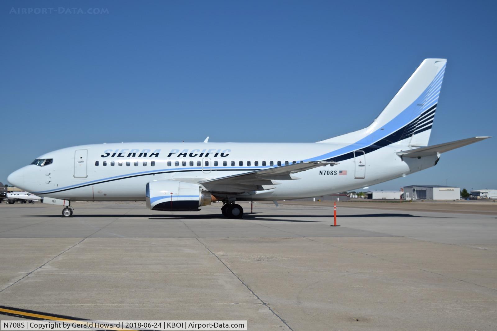 N708S, 1995 Boeing 737-528 C/N 27424, Parked on the south GA ramp.