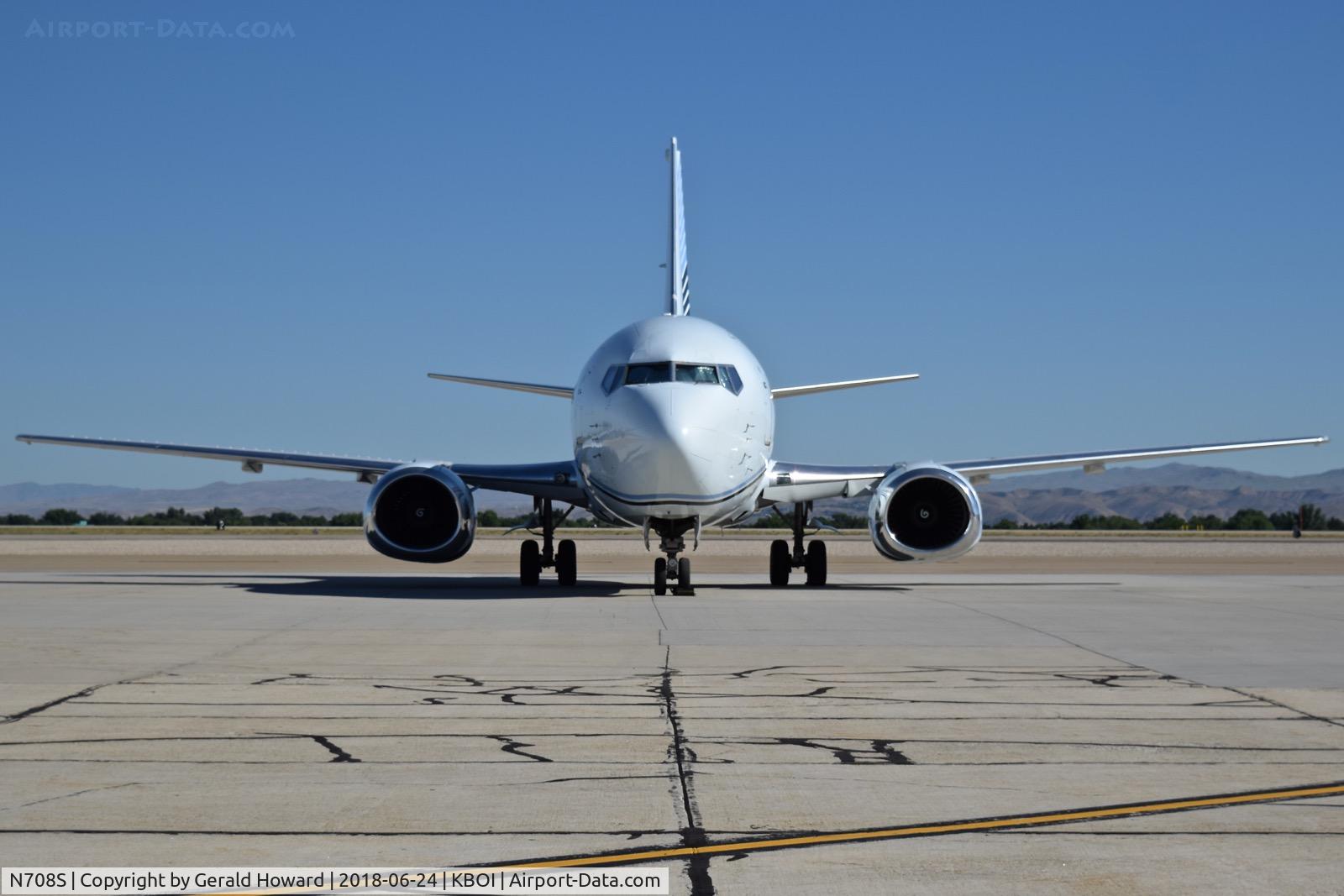 N708S, 1995 Boeing 737-528 C/N 27424, Parked on the south GA ramp.