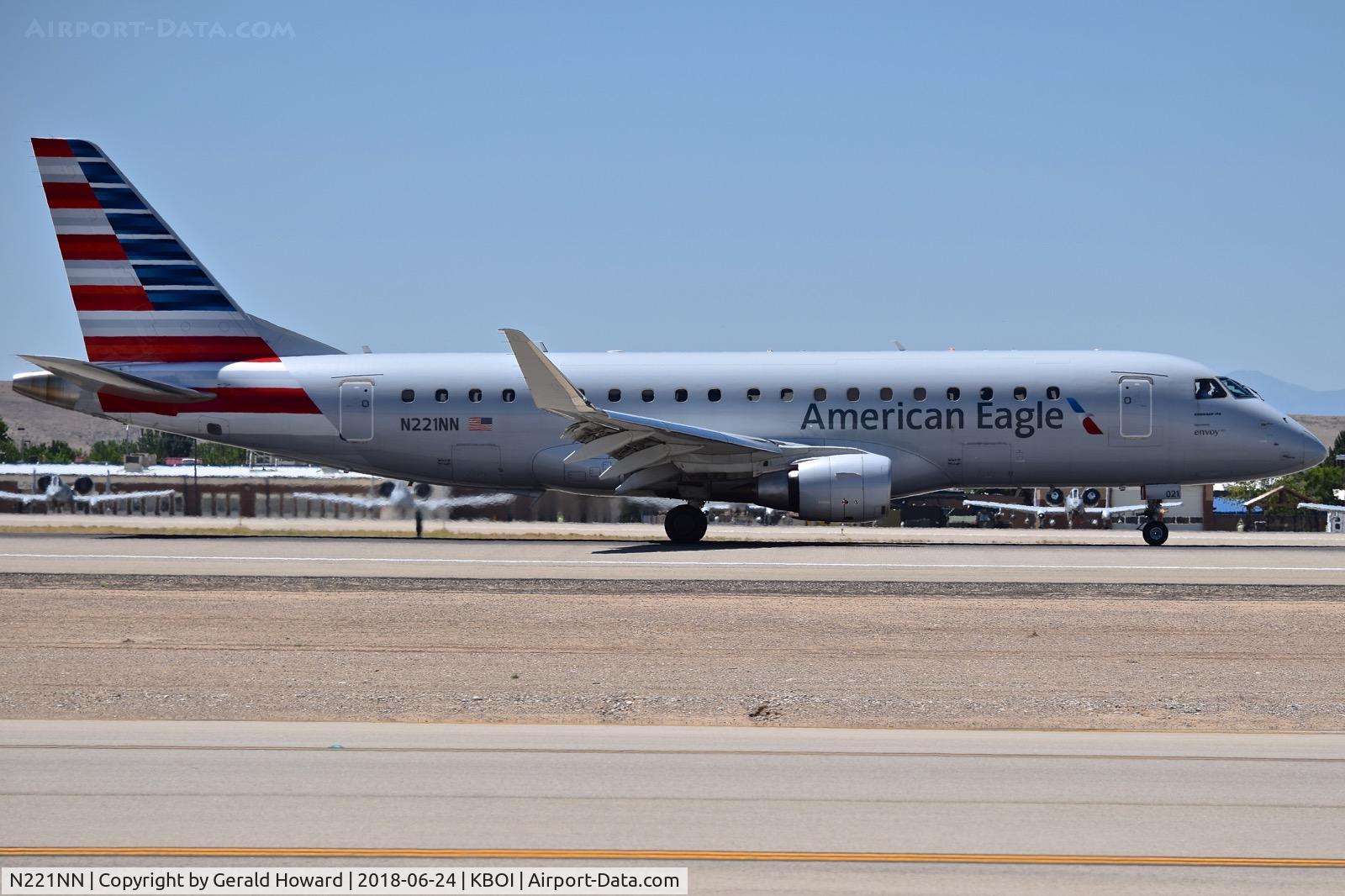 N221NN, 2015 Embraer 175LR (ERJ-170-200LR) C/N 17000525, Landing roll out on RWY 28R.
