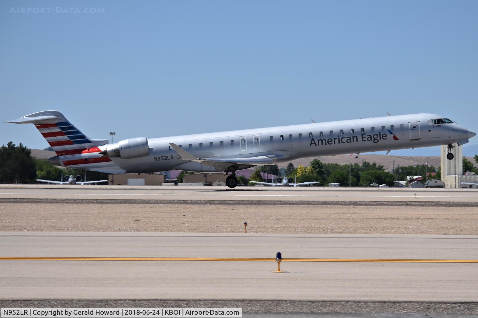 N952LR, 2015 Bombardier CRJ-900LR (CL-600-2D24) C/N 15373, Take off from RWY 28R.