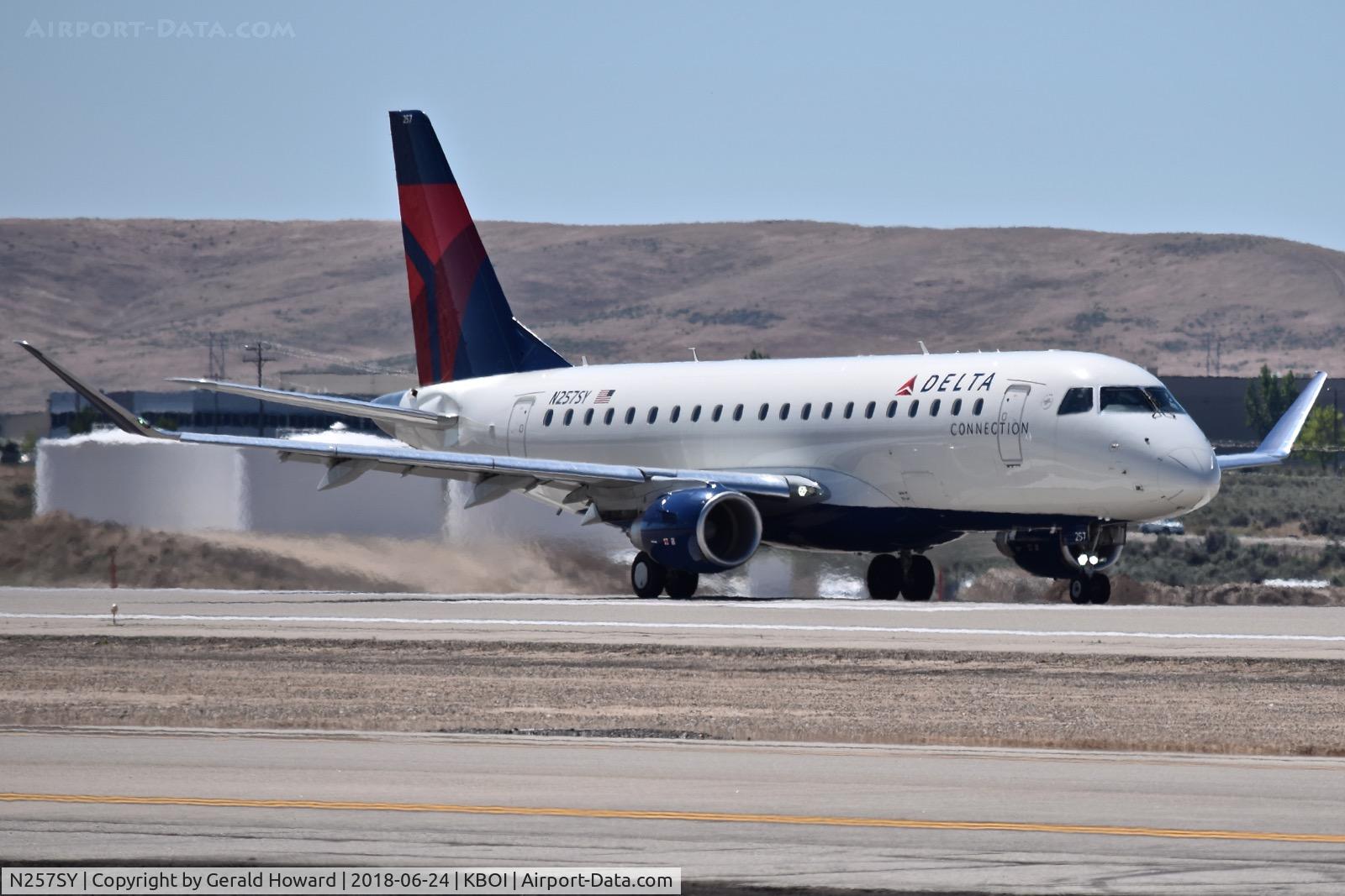 N257SY, 2017 Embraer 175LR (ERJ-170-200LR) C/N 17000648, Take off run on RWY 28R.