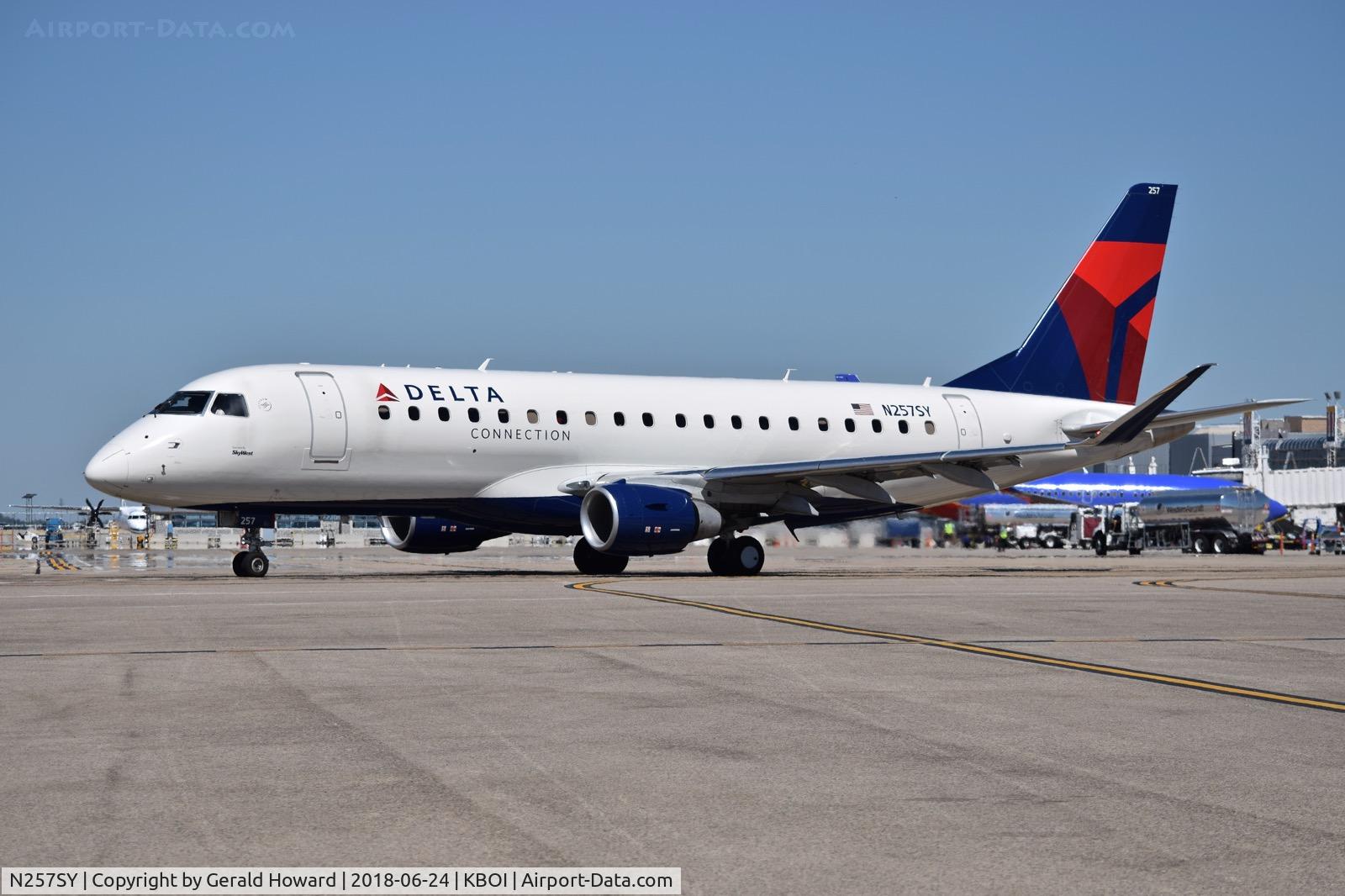 N257SY, 2017 Embraer 175LR (ERJ-170-200LR) C/N 17000648, Taxiing from the gate.