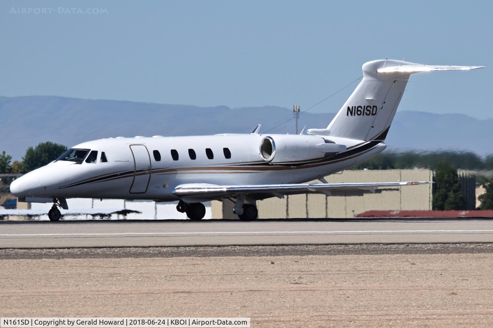 N161SD, 1996 Cessna 650 Citation VII C/N 650-7066, Take off run on RWY 10L.