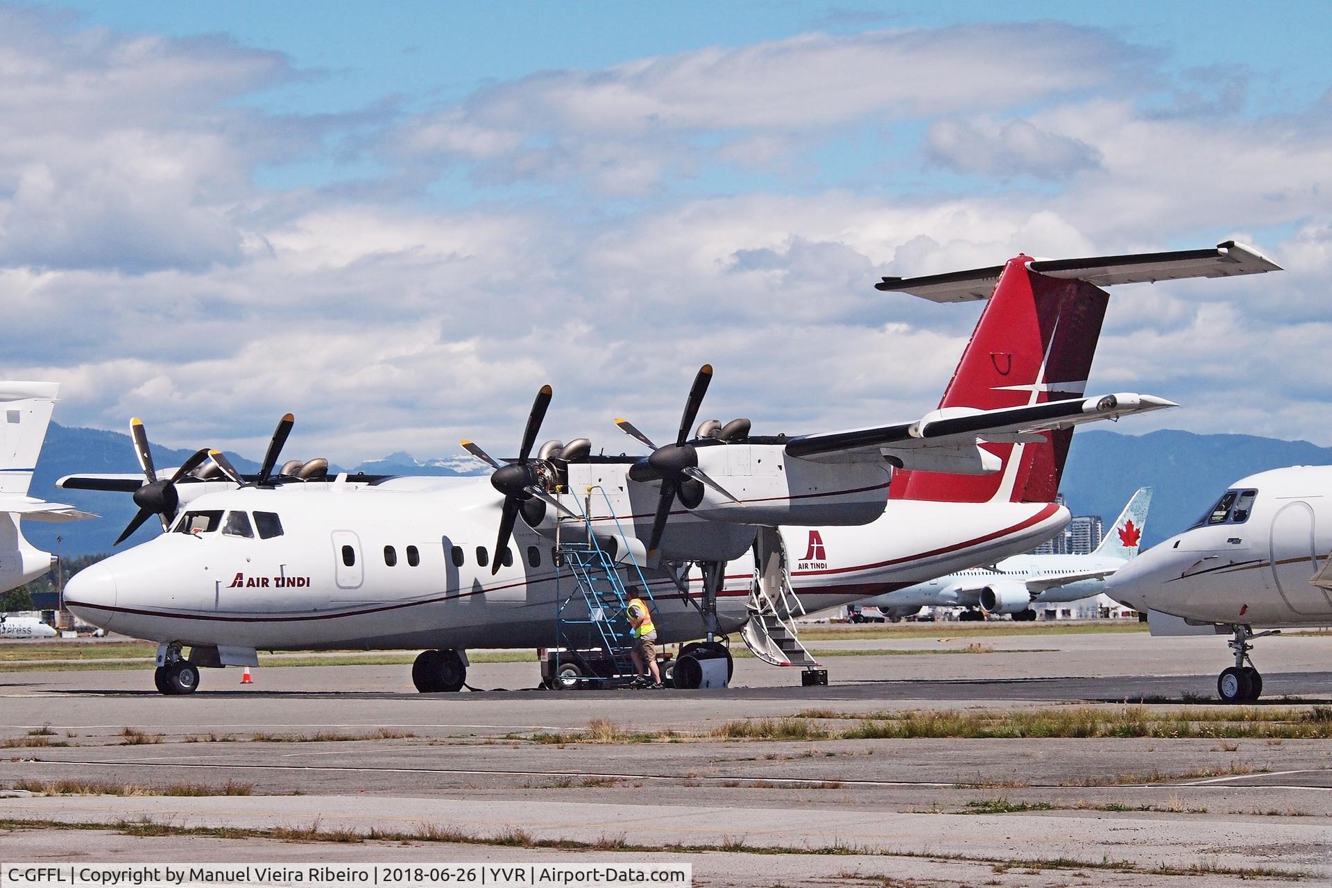 C-GFFL, 1982 De Havilland Canada DHC-7-102 Dash 7 C/N 74, Engine maintenance at YVR South Terminal