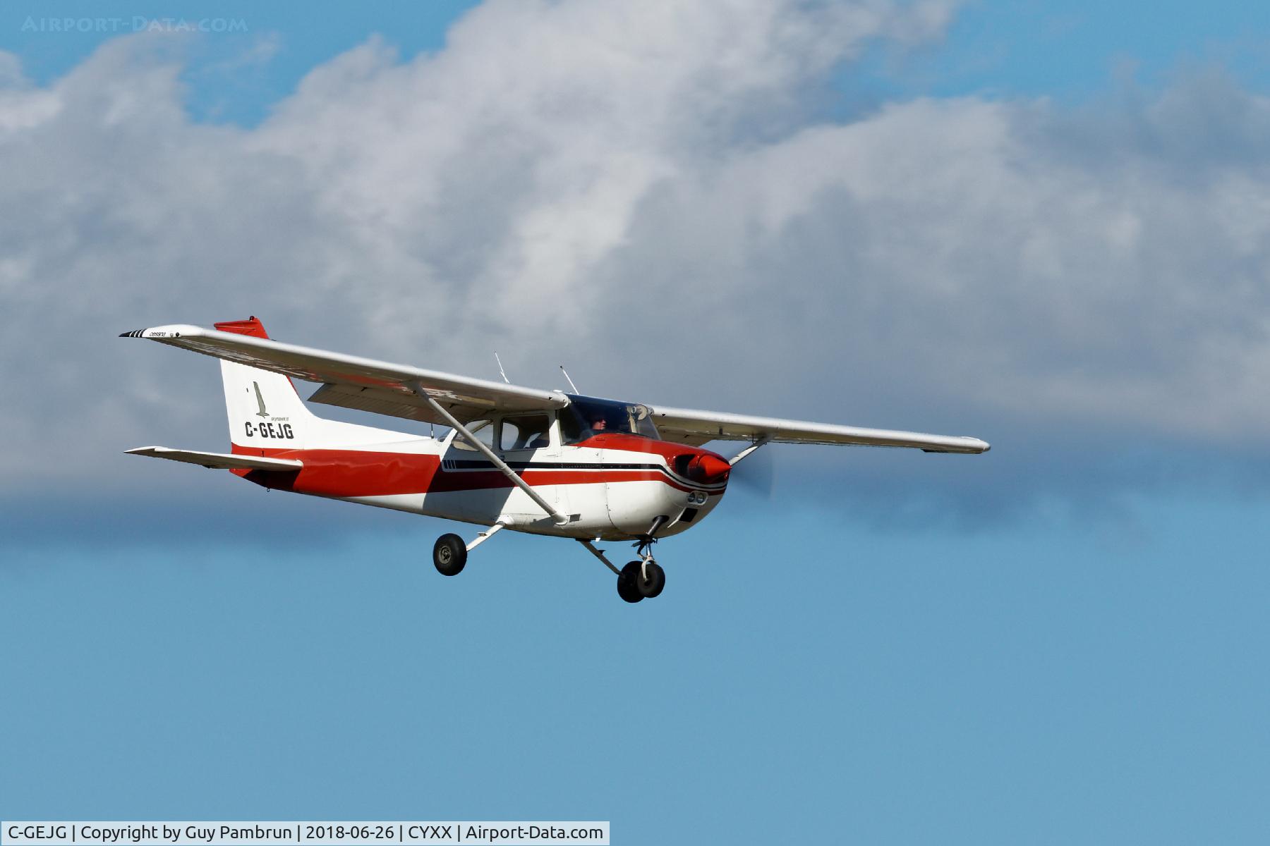 C-GEJG, 1975 Cessna 172M Skyhawk II C/N 172-64173, Landing