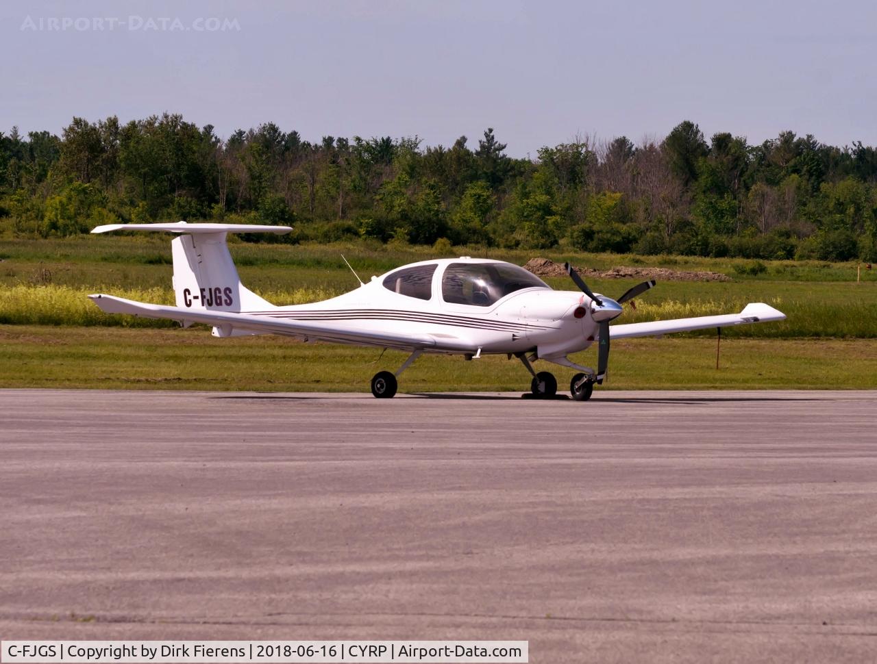 C-FJGS, 2006 Diamond DA-40 Diamond Star C/N 40.709, Parked in front of terminal.
