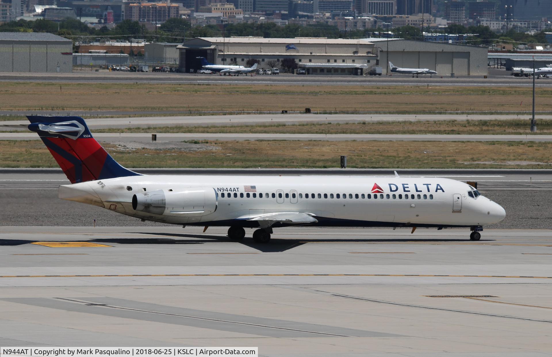 N944AT, 1999 Boeing 717-200 C/N 55007, Boeing 717-200