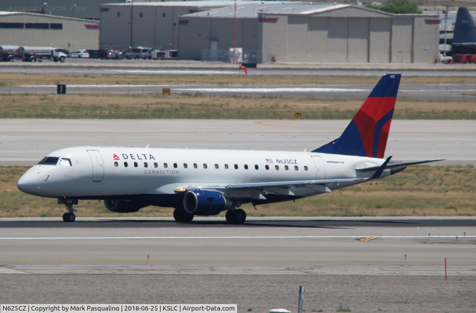 N625CZ, 2008 Embraer 175LR (ERJ-170-200LR) C/N 17000225, ERJ 170-200 LR
