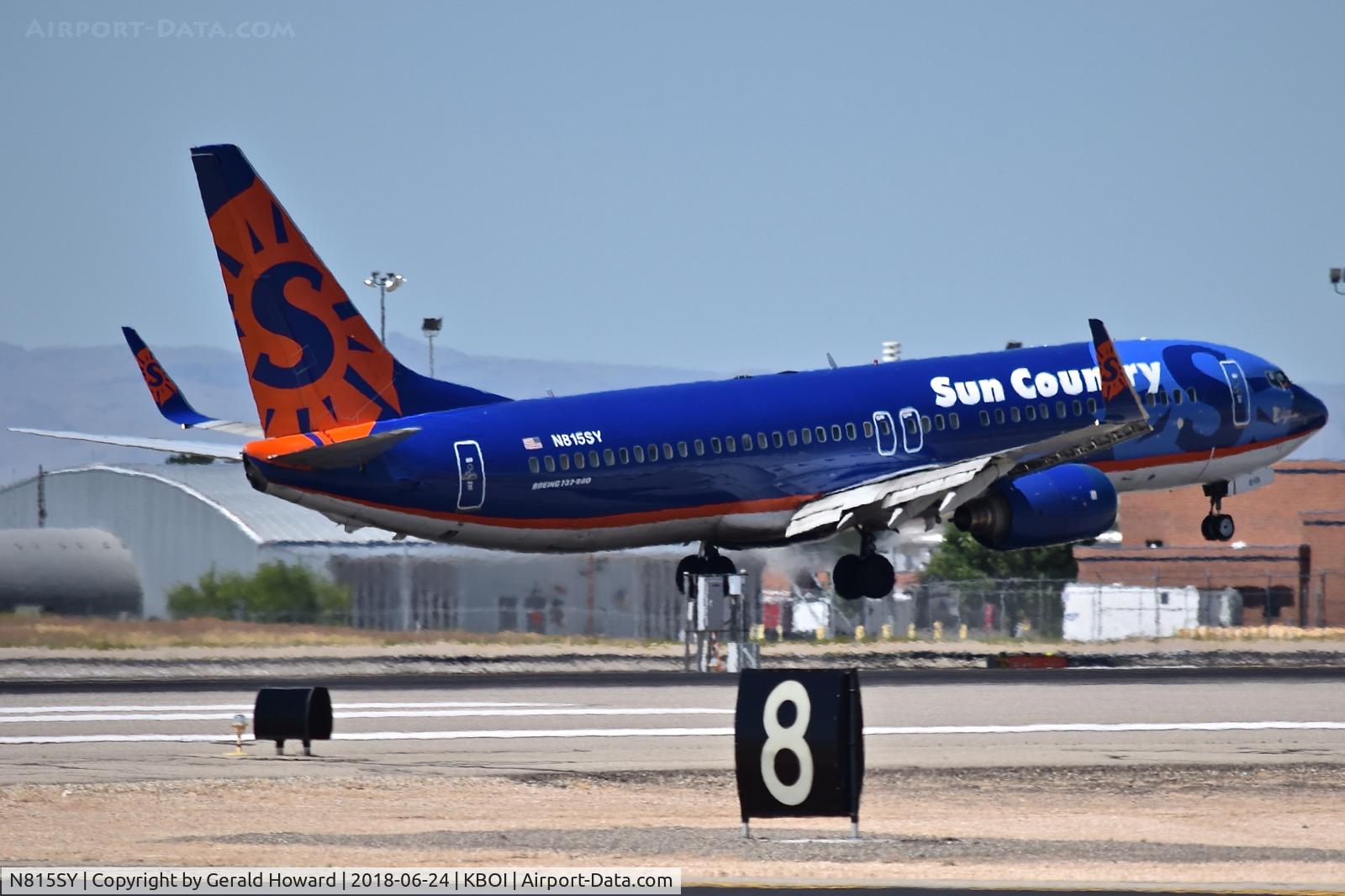 N815SY, 2002 Boeing 737-8BK C/N 30623, Landing RWY 28L.