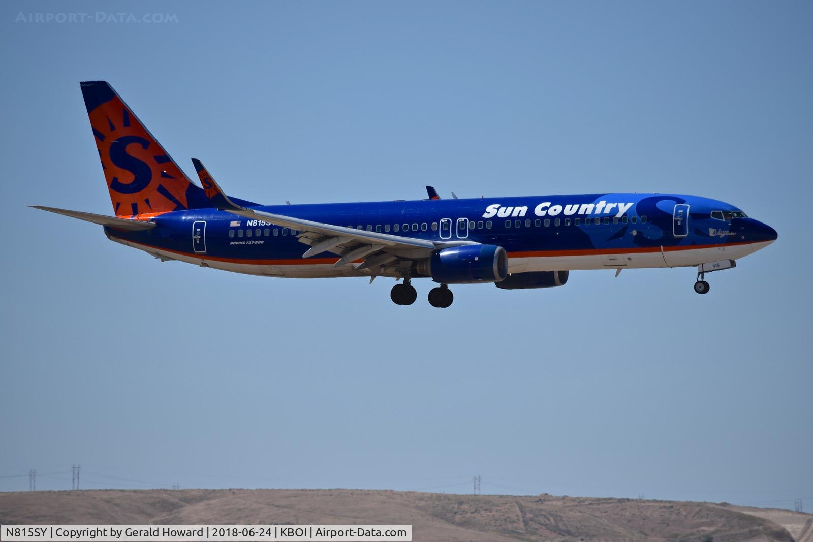 N815SY, 2002 Boeing 737-8BK C/N 30623, Landing RWY 28L.