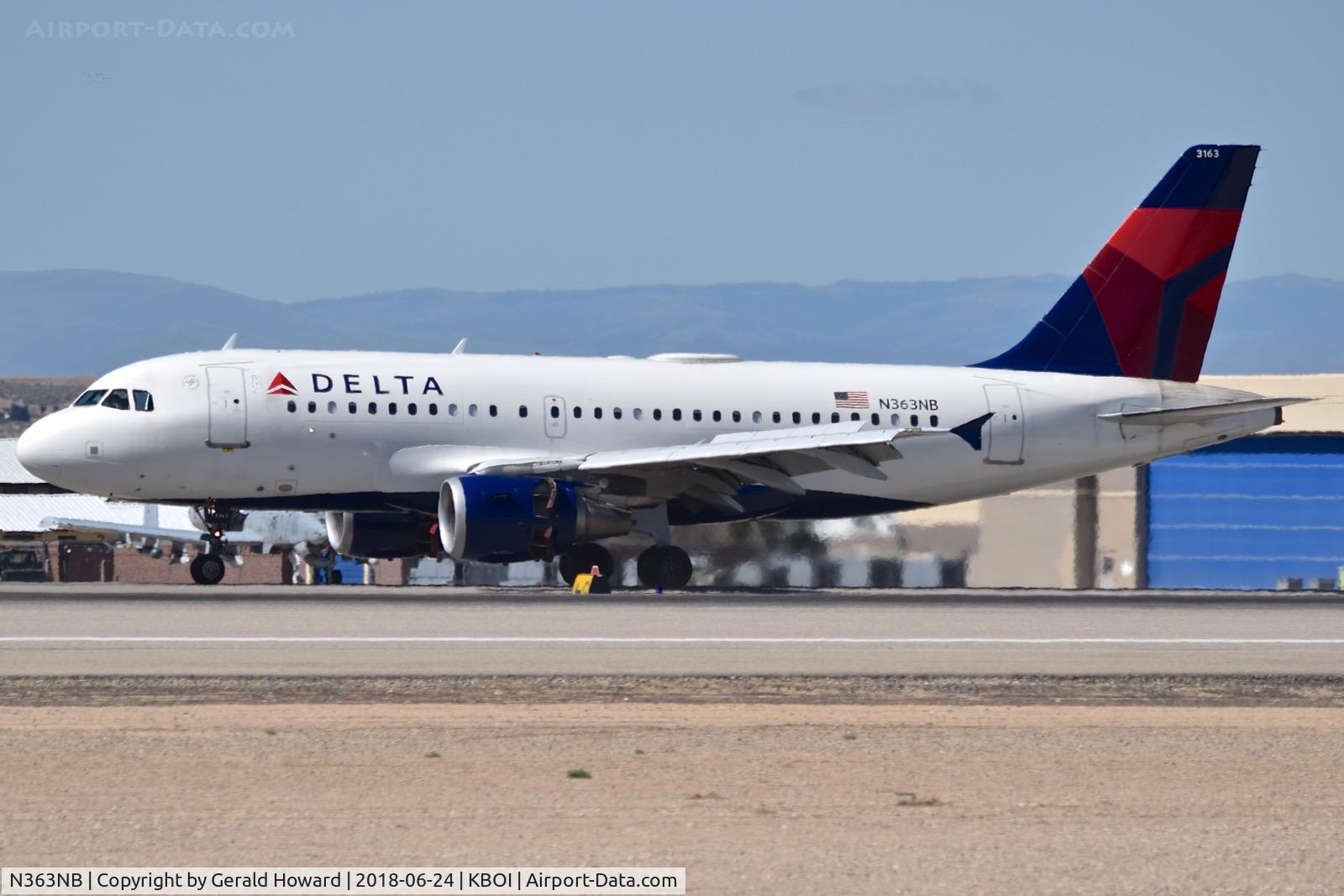 N363NB, 2003 Airbus A319-114 C/N 1990, Landing roll out on RWY 10R.