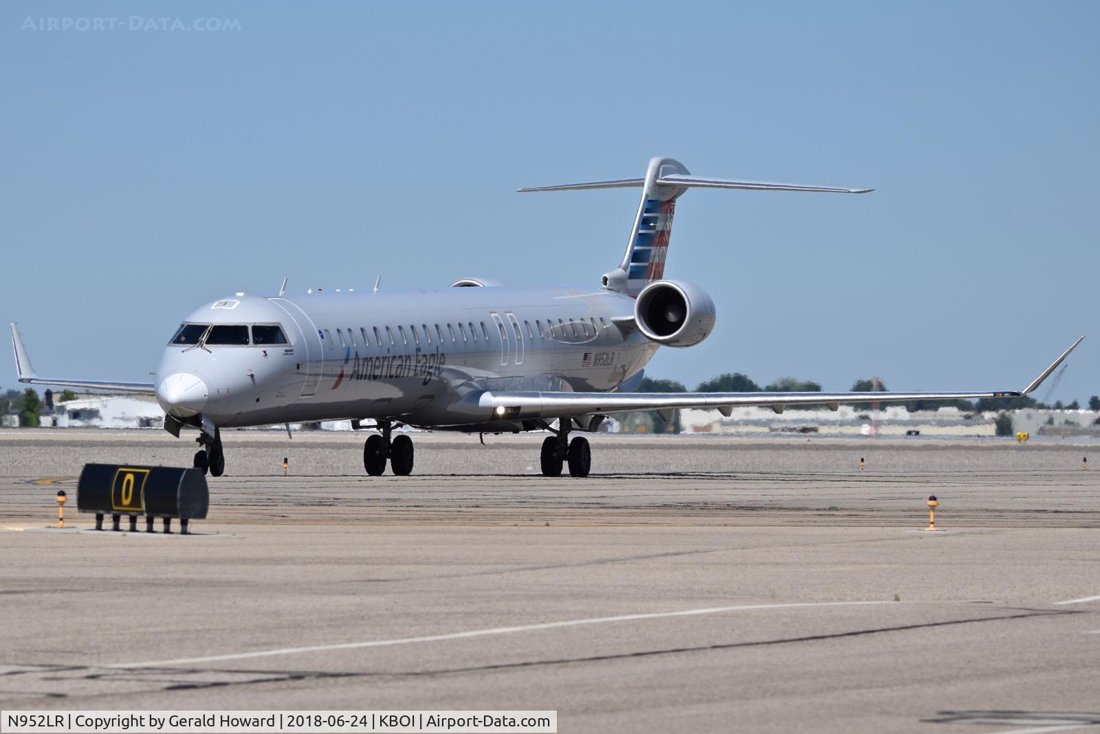 N952LR, 2015 Bombardier CRJ-900LR (CL-600-2D24) C/N 15373, Taxiing on Alpha.