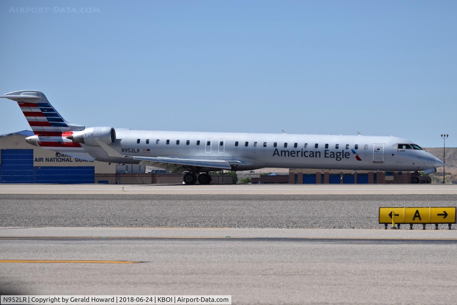 N952LR, 2015 Bombardier CRJ-900LR (CL-600-2D24) C/N 15373, Landing roll out on RWY 28R.