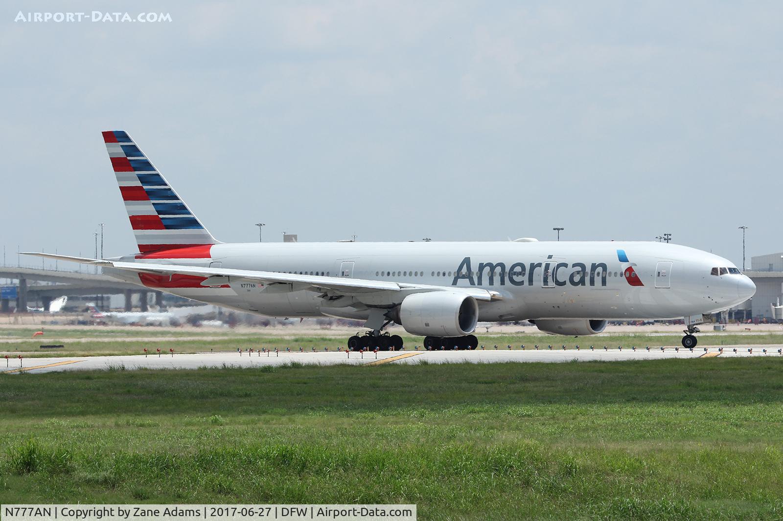 N777AN, 1999 Boeing 777-223 C/N 29585, At DFW Airport