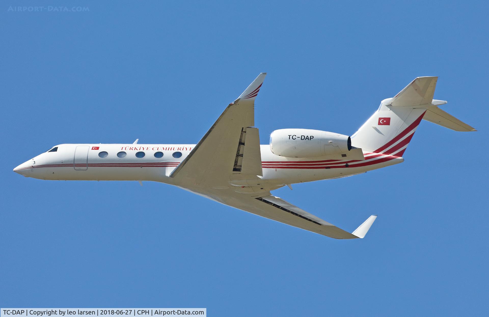 TC-DAP, 2008 Gulfstream Aerospace GV-SP (G550) C/N 5212, Copenhagen 27.6.2018 T/O R-22R