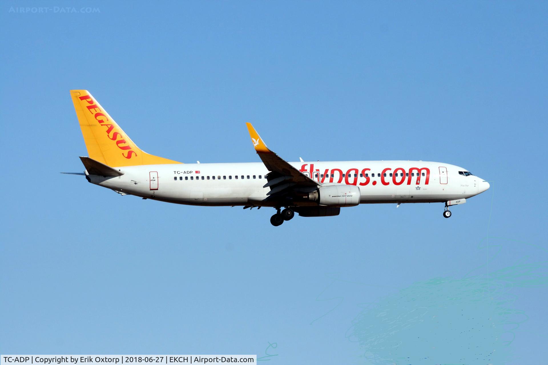 TC-ADP, 2011 Boeing 737-82R C/N 40720, TC-ADP landing rw 22L