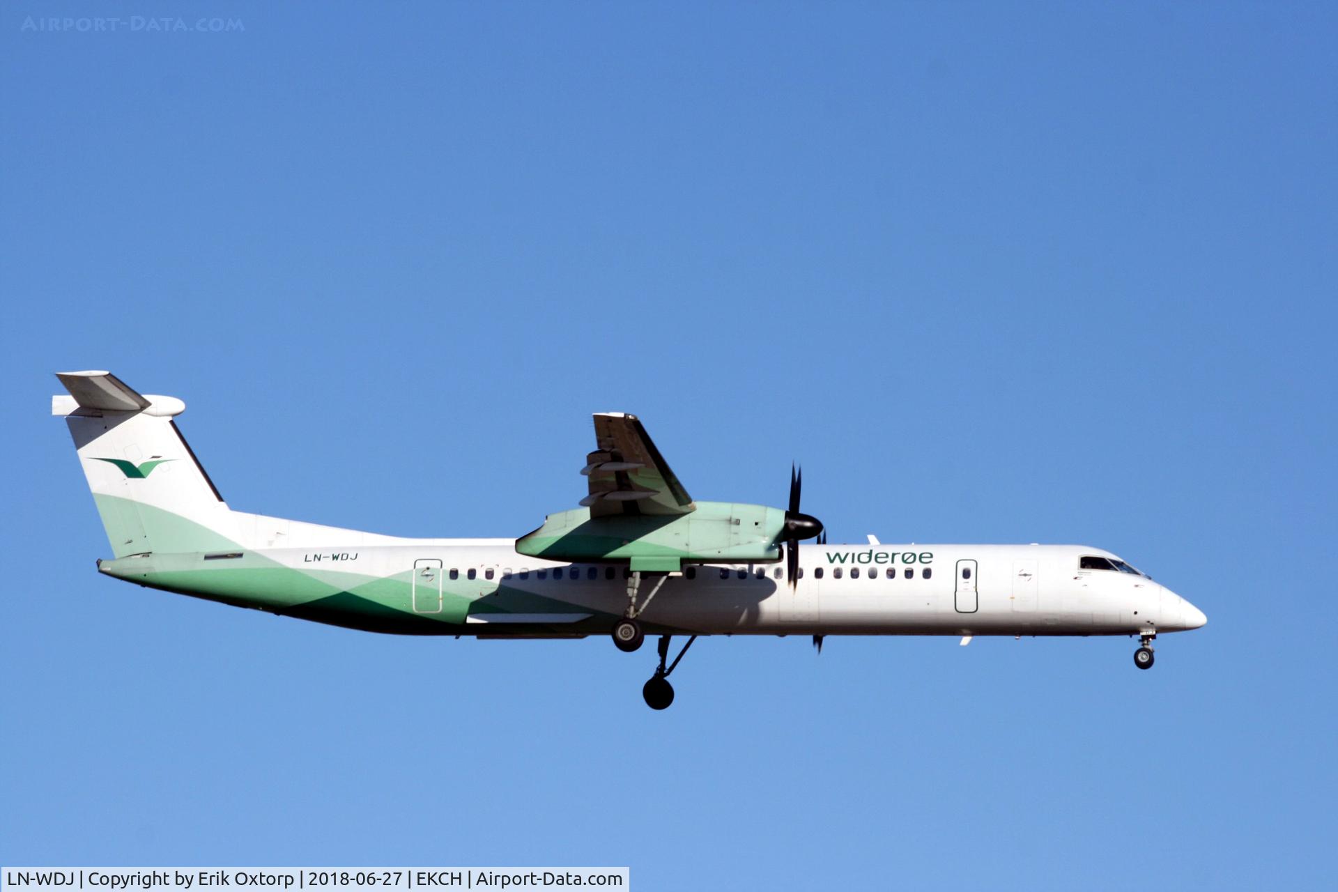 LN-WDJ, 2009 De Havilland Canada DHC-8-402Q Dash 8 C/N 4290, LN-WDJ landing rw 22L