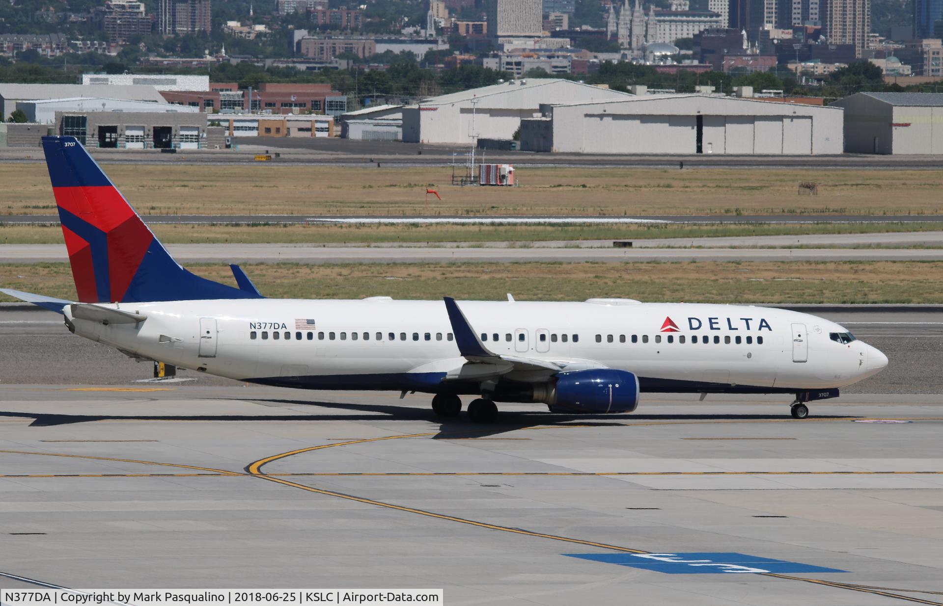 N377DA, 1999 Boeing 737-832 C/N 29625, Boeing 737-800