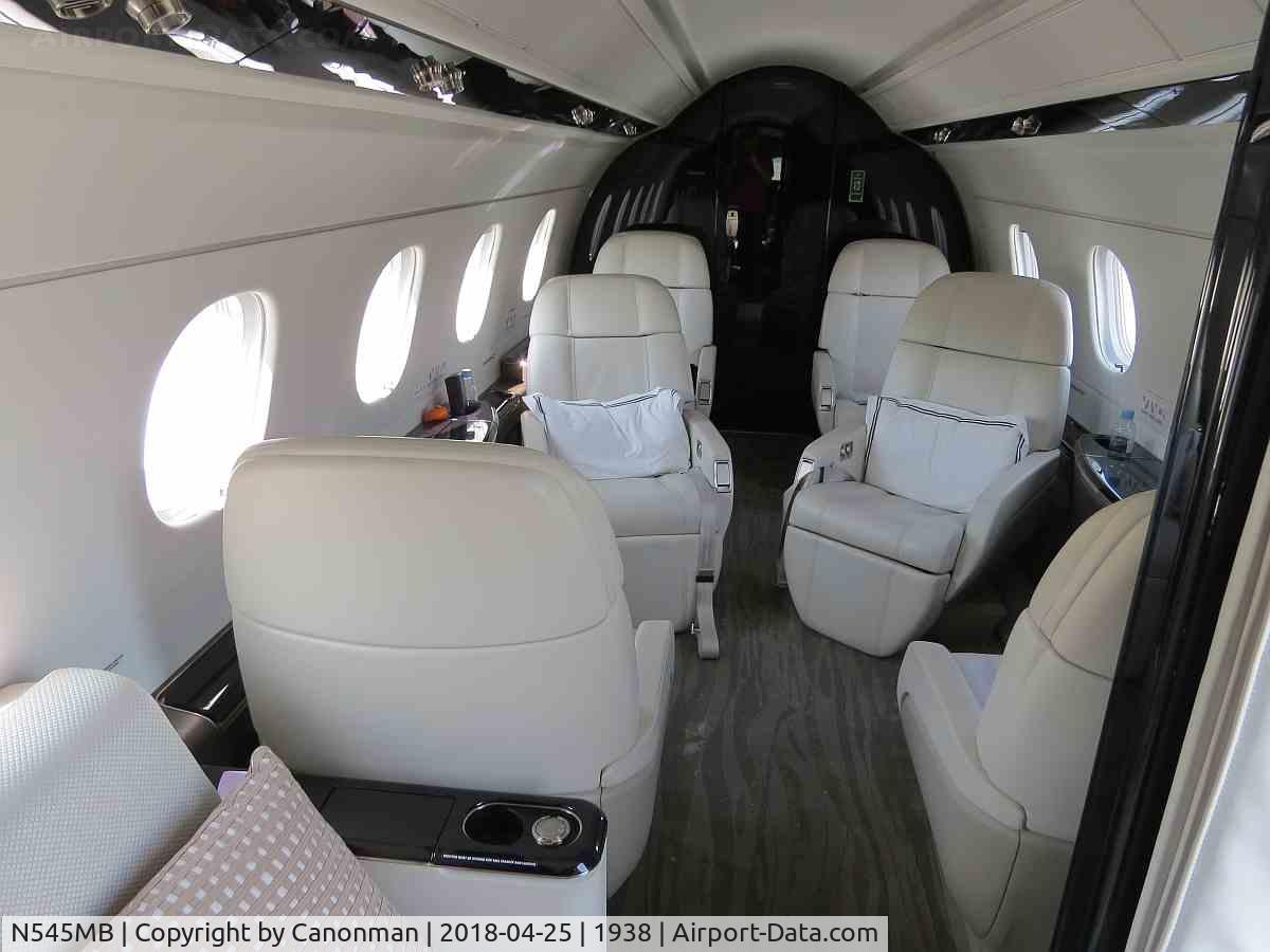 N545MB, 2016 Embraer EMB-545 Legacy 450 C/N 55010012, Comfortable cabin