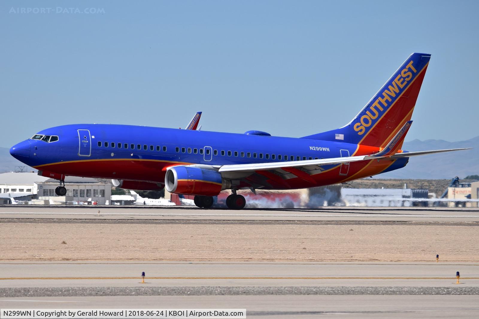 N299WN, 2007 Boeing 737-7H4 C/N 36614, Touch down on RWY 10L.