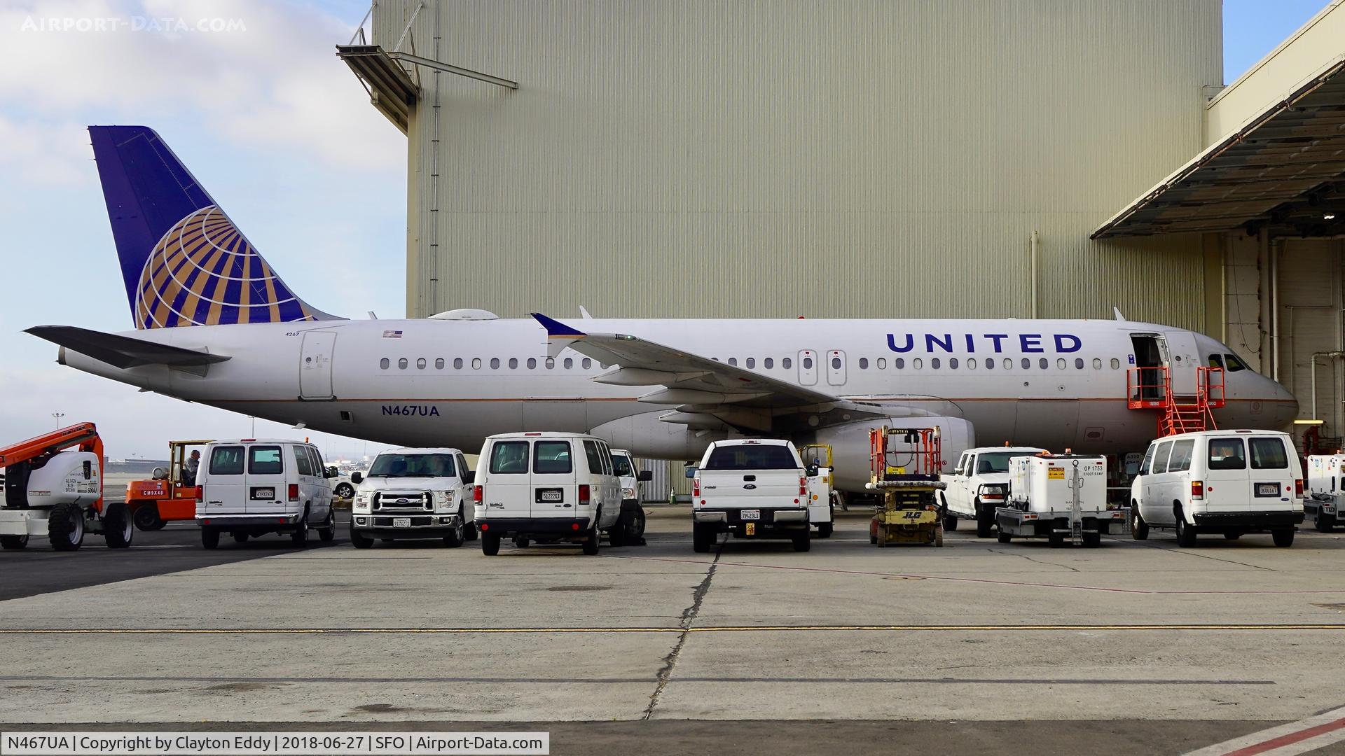 N467UA, 2000 Airbus A320-232 C/N 1359, SFO 2018.
