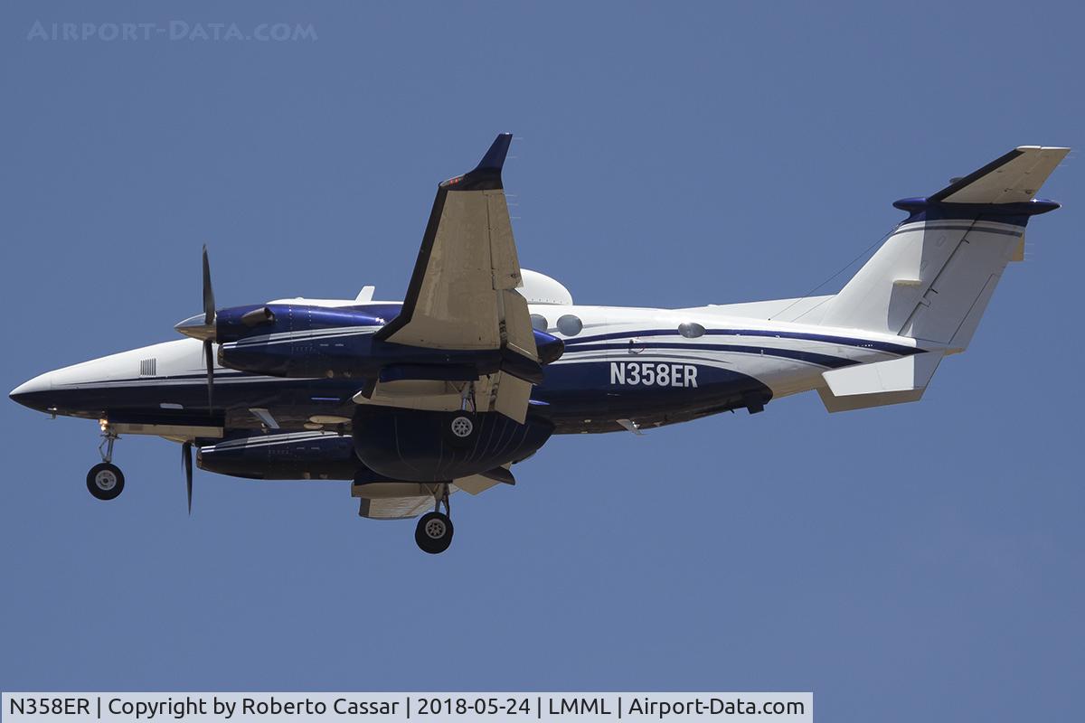 N358ER, Beechcraft B300i King Air C/N FL-1046, Runway 31