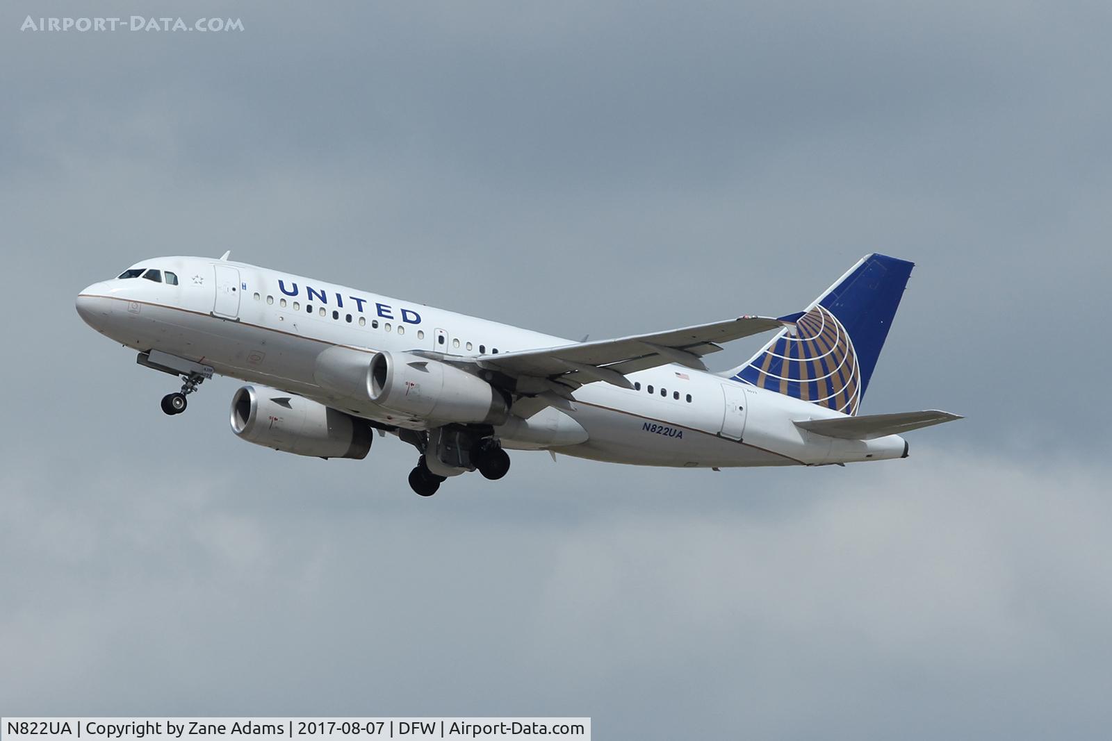 N822UA, 1998 Airbus A319-131 C/N 948, At DFW Airport