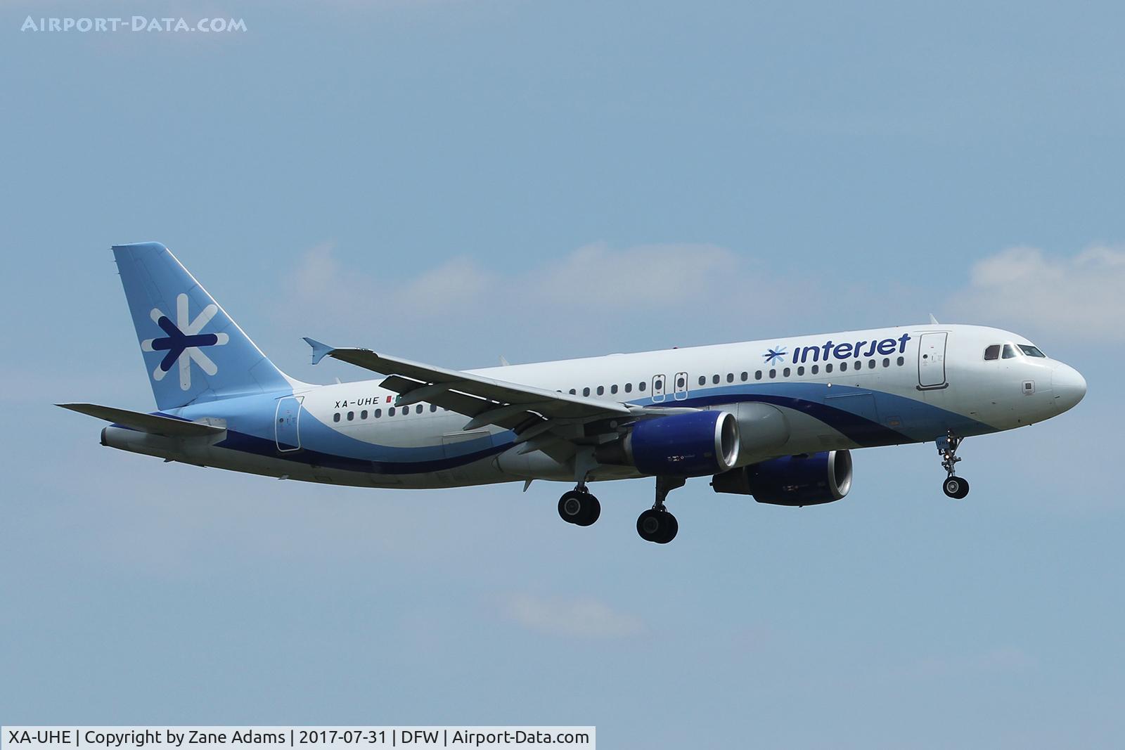 XA-UHE, Airbus A320-214 C/N 3149, At DFW Airport
