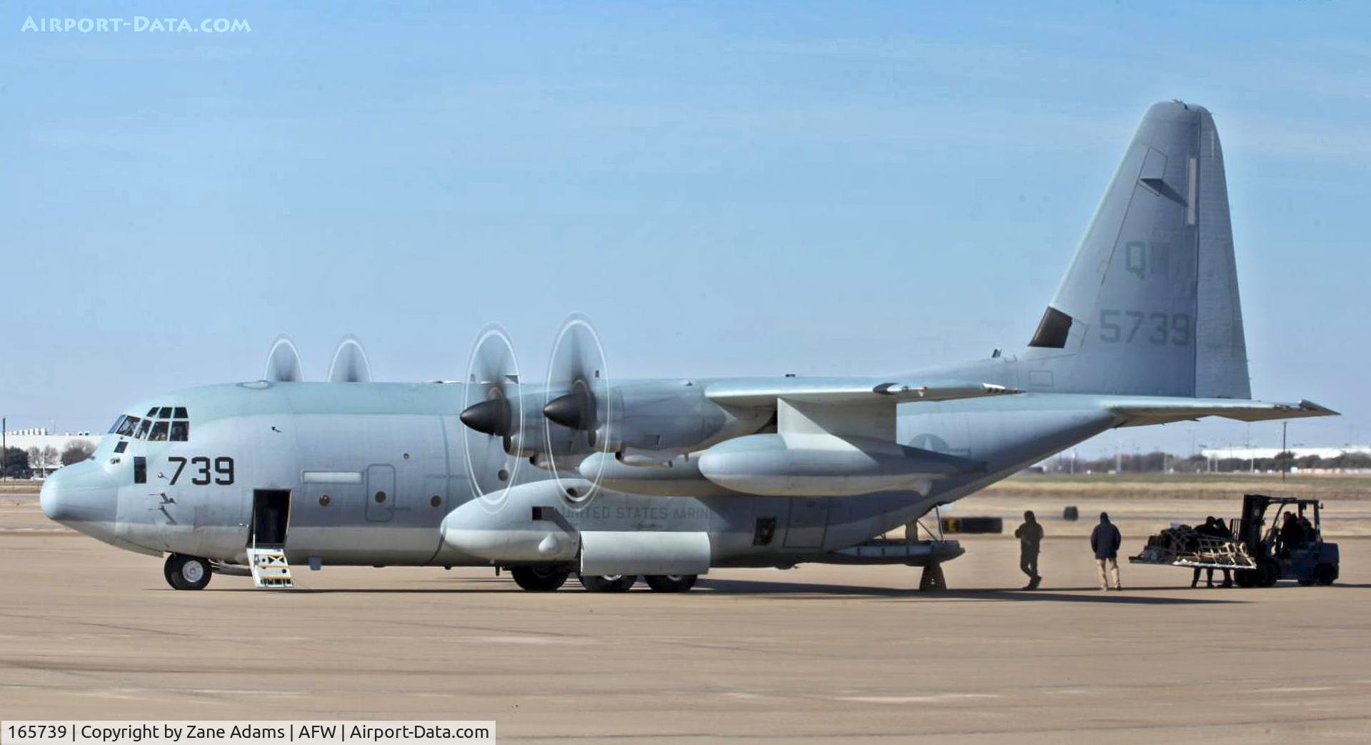 165739, Lockheed Martin KC-130J Hercules Hercules C/N 382-5507, Hot cargo loading at Alliance Airport - Fort Worth, TX