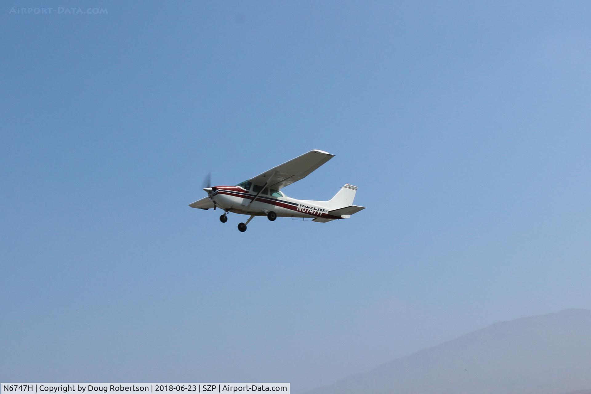 N6747H, 1975 Cessna 172M C/N 17265564, 1975 Cessna 172M SKYHAWK, Lycoming O-320-E2D 150 Hp, takeoff climb Rwy 22