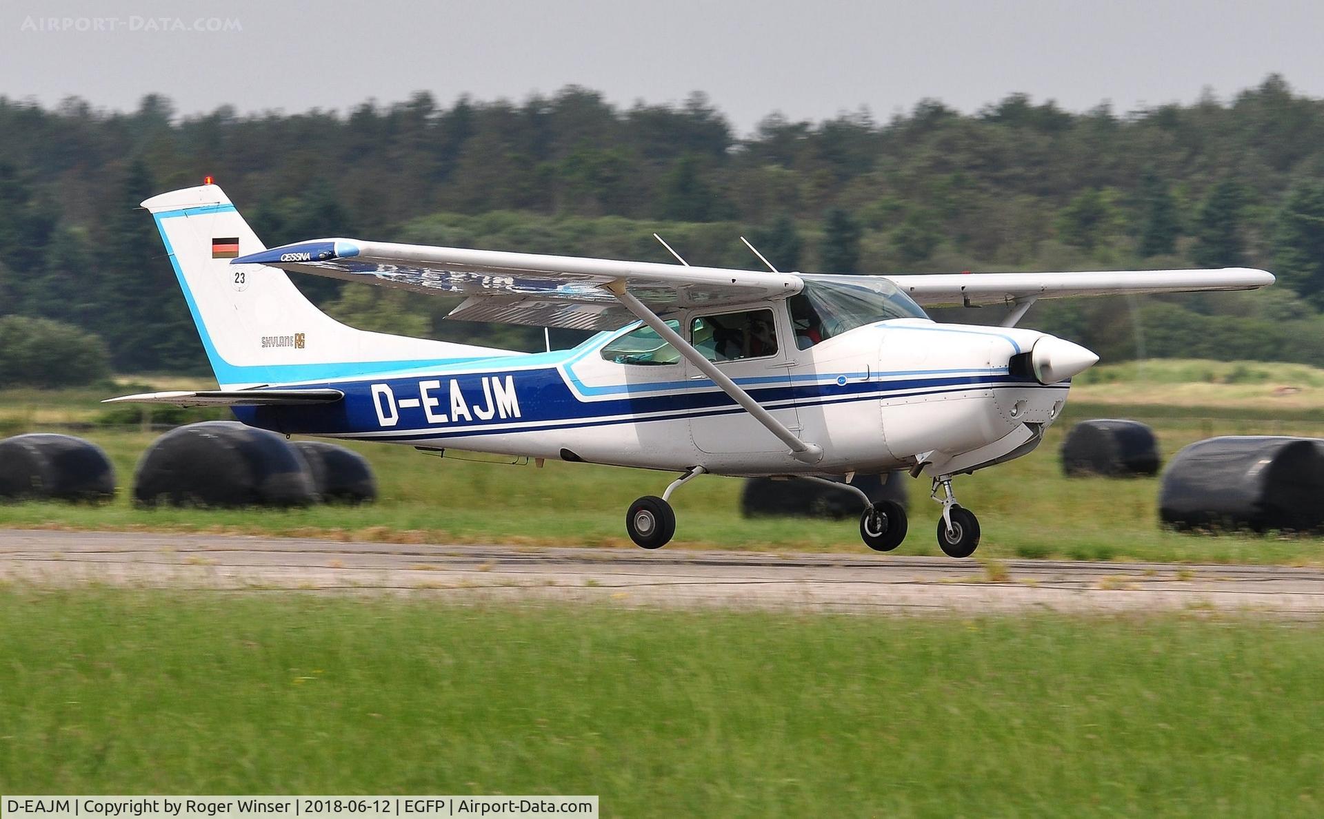 D-EAJM, 1978 Cessna R182 Skylane RG C/N R18200243, Visiting Skylane RG departing Runway 04.