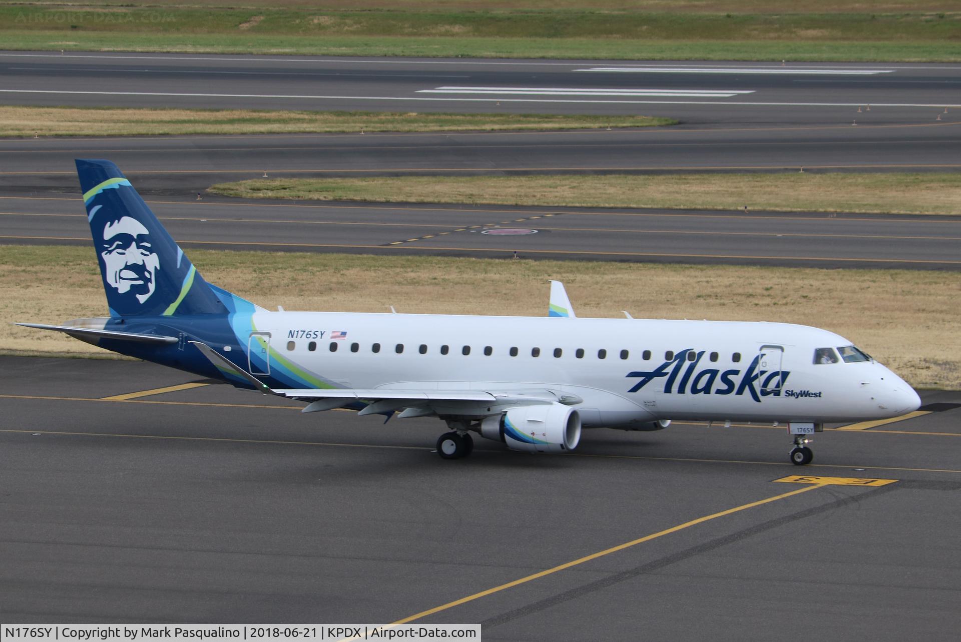 N176SY, 2015 Embraer 175LR (ERJ-170-200LR) C/N 17000533, ERJ 170-200 LR