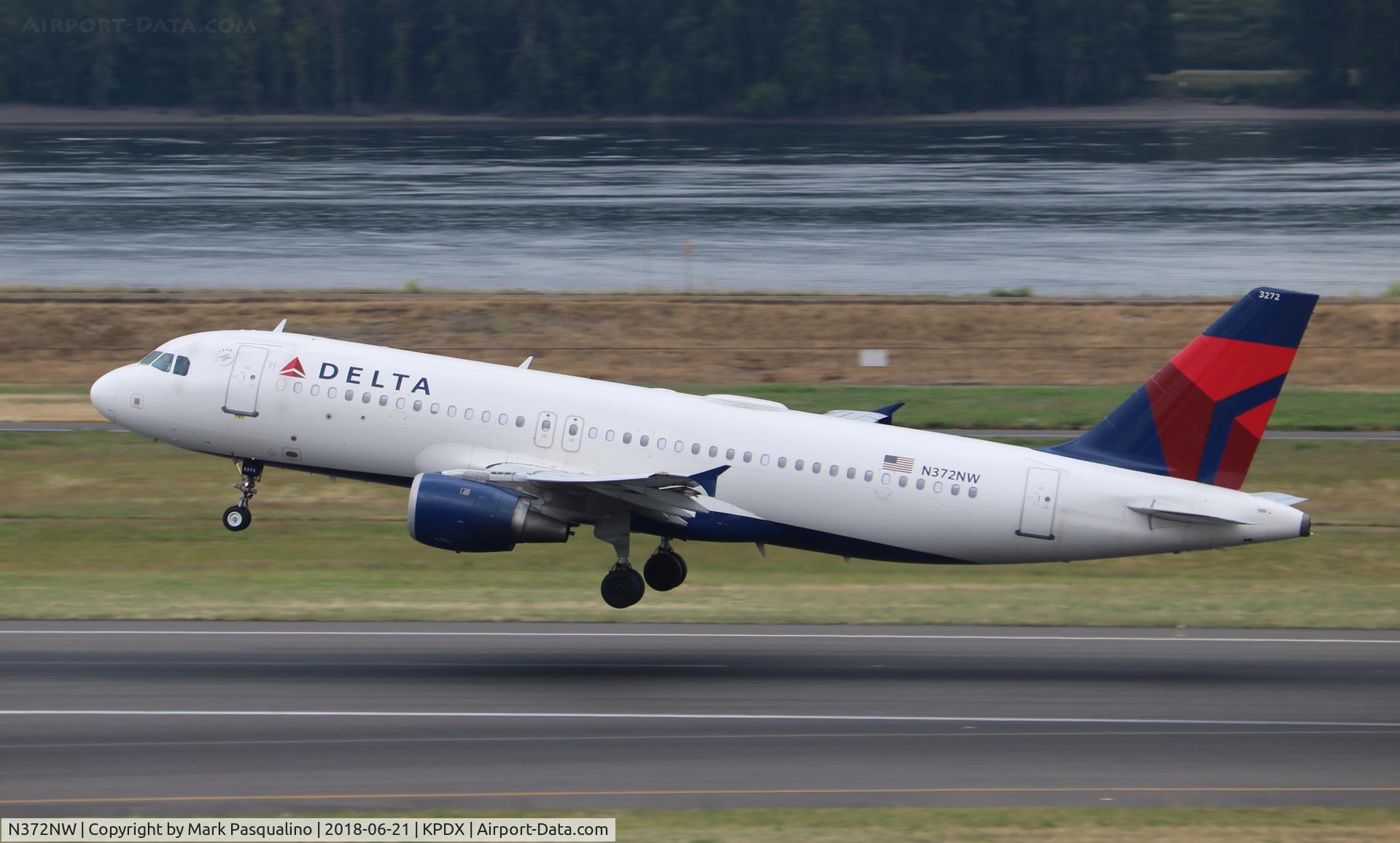 N372NW, 2001 Airbus A320-212 C/N 1633, Airbus A320-212