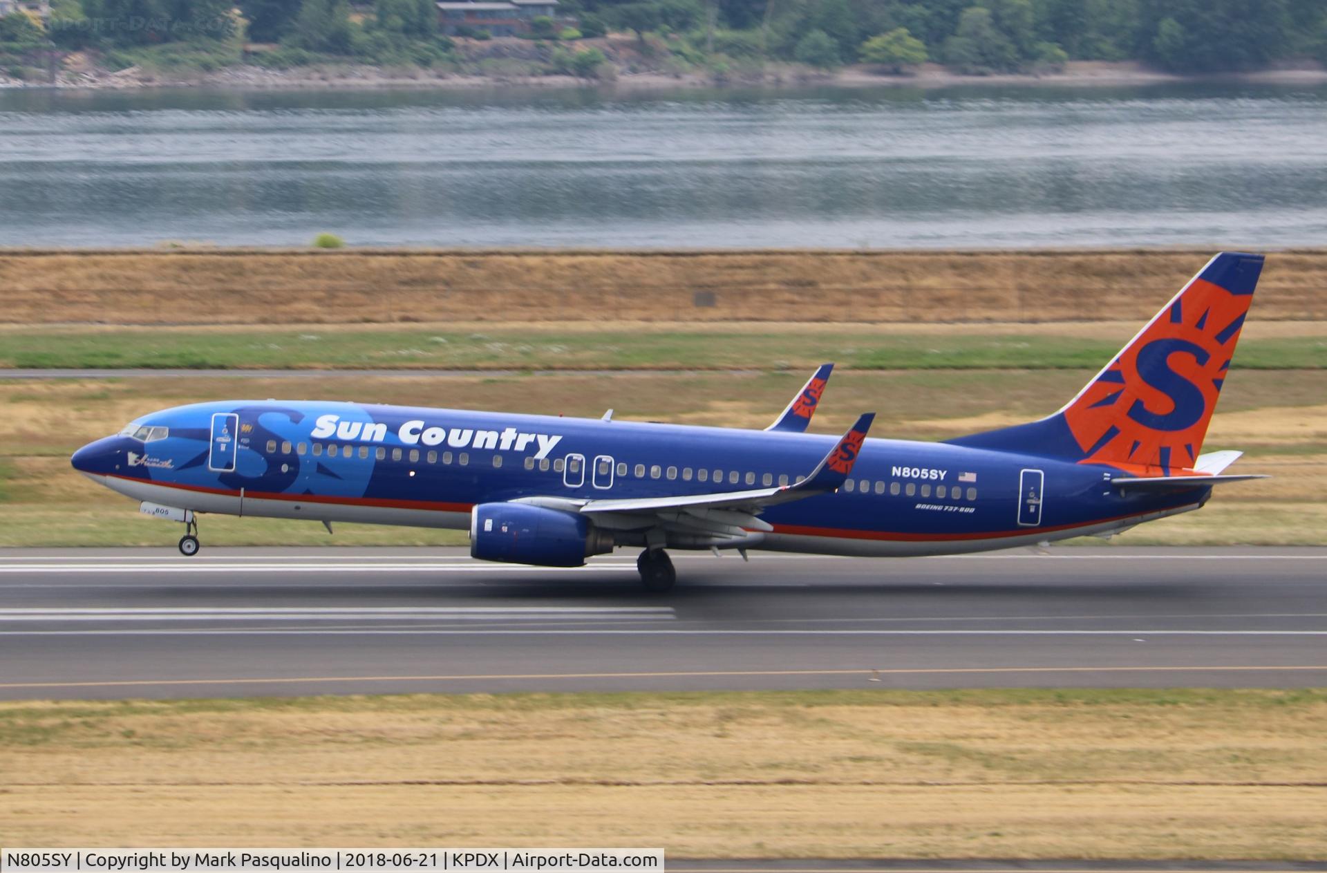 N805SY, 2001 Boeing 737-8Q8 C/N 30032, Boeing 737-800