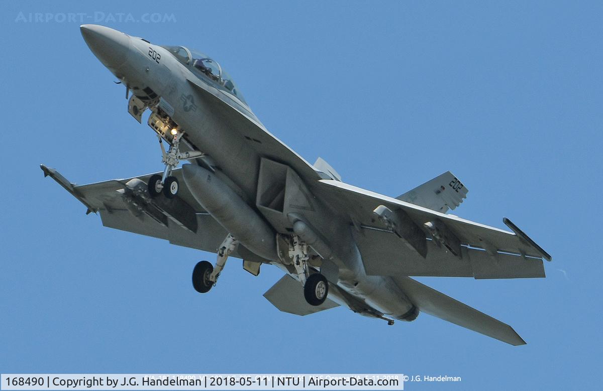 168490, Boeing F/A-18F Super Hornet C/N F264, On final.