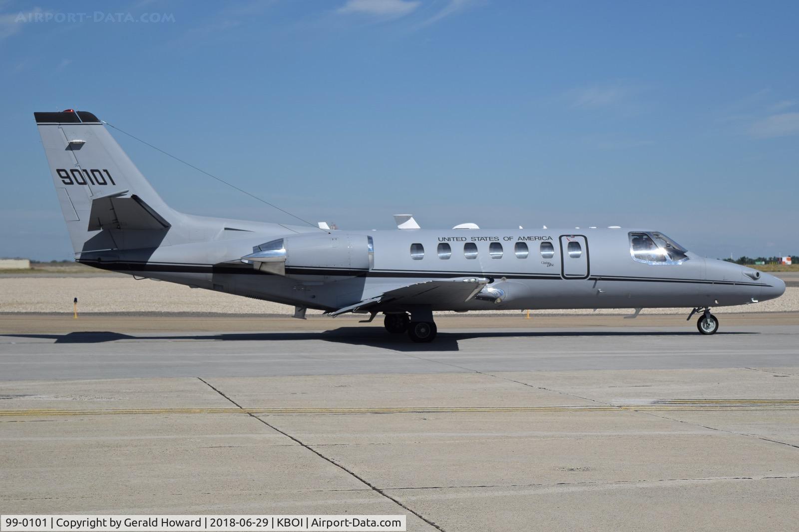 99-0101, 1999 Cessna UC-35A Citation Ultra C/N 560-0534, Taxiing from south GA ramp.