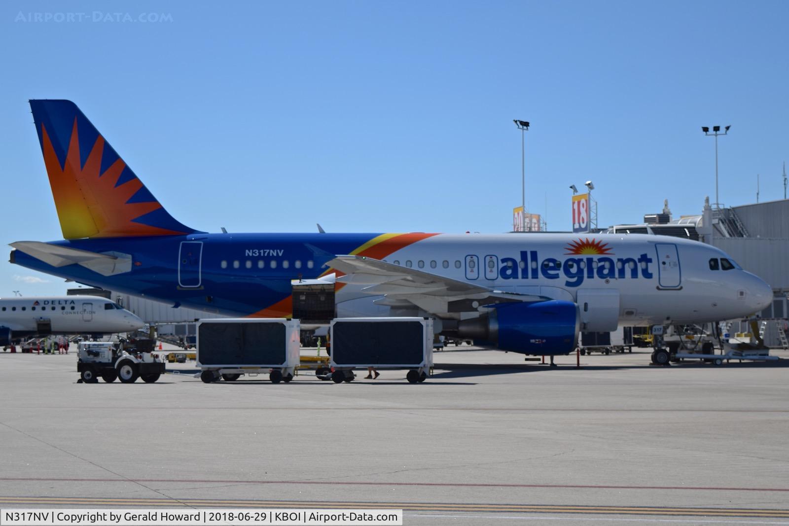 N317NV, 2005 Airbus A319-111 C/N 2477, Parked at the gate.