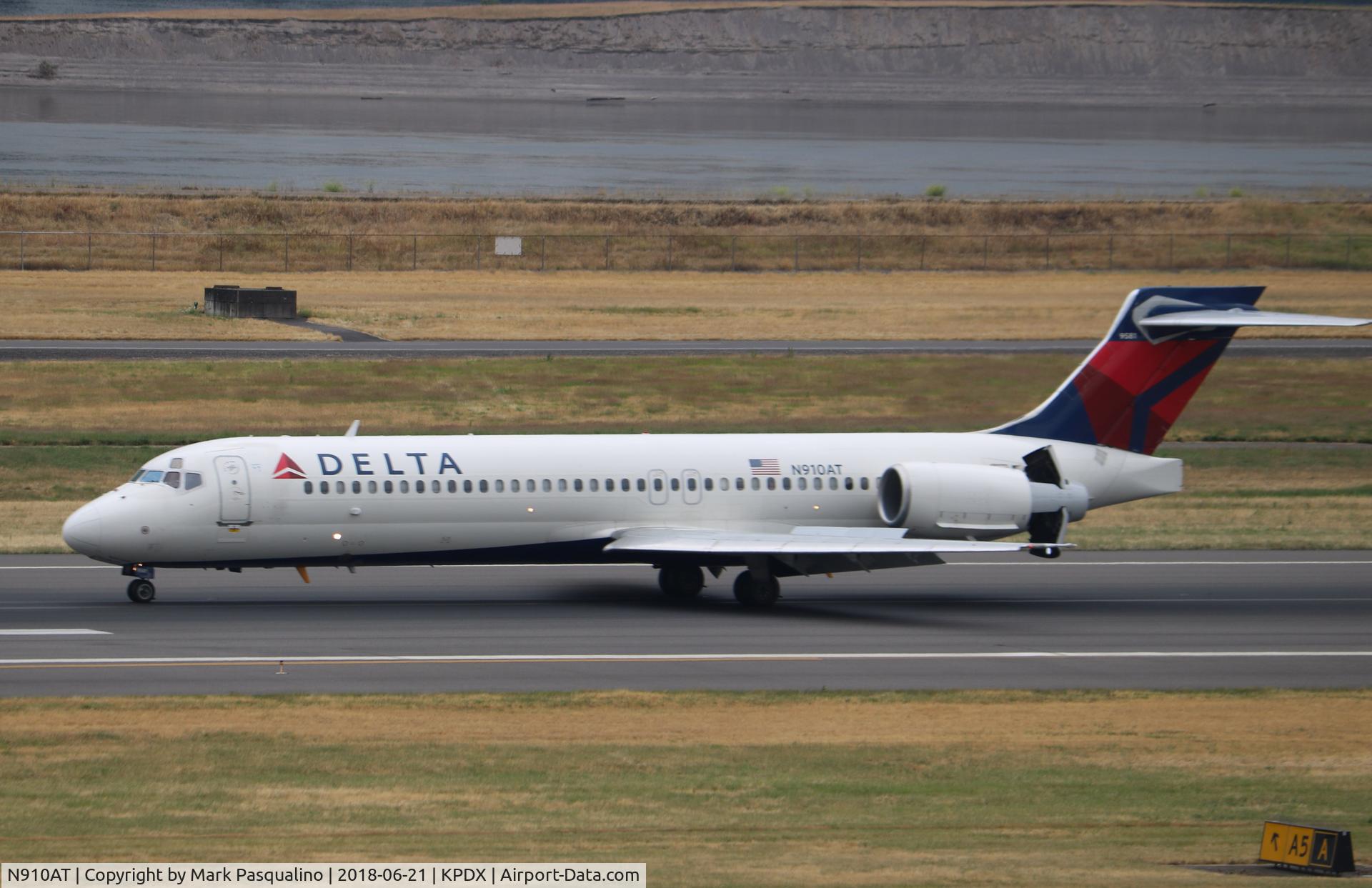 N910AT, 2001 Boeing 717-200 C/N 55086, Boeing 717-200