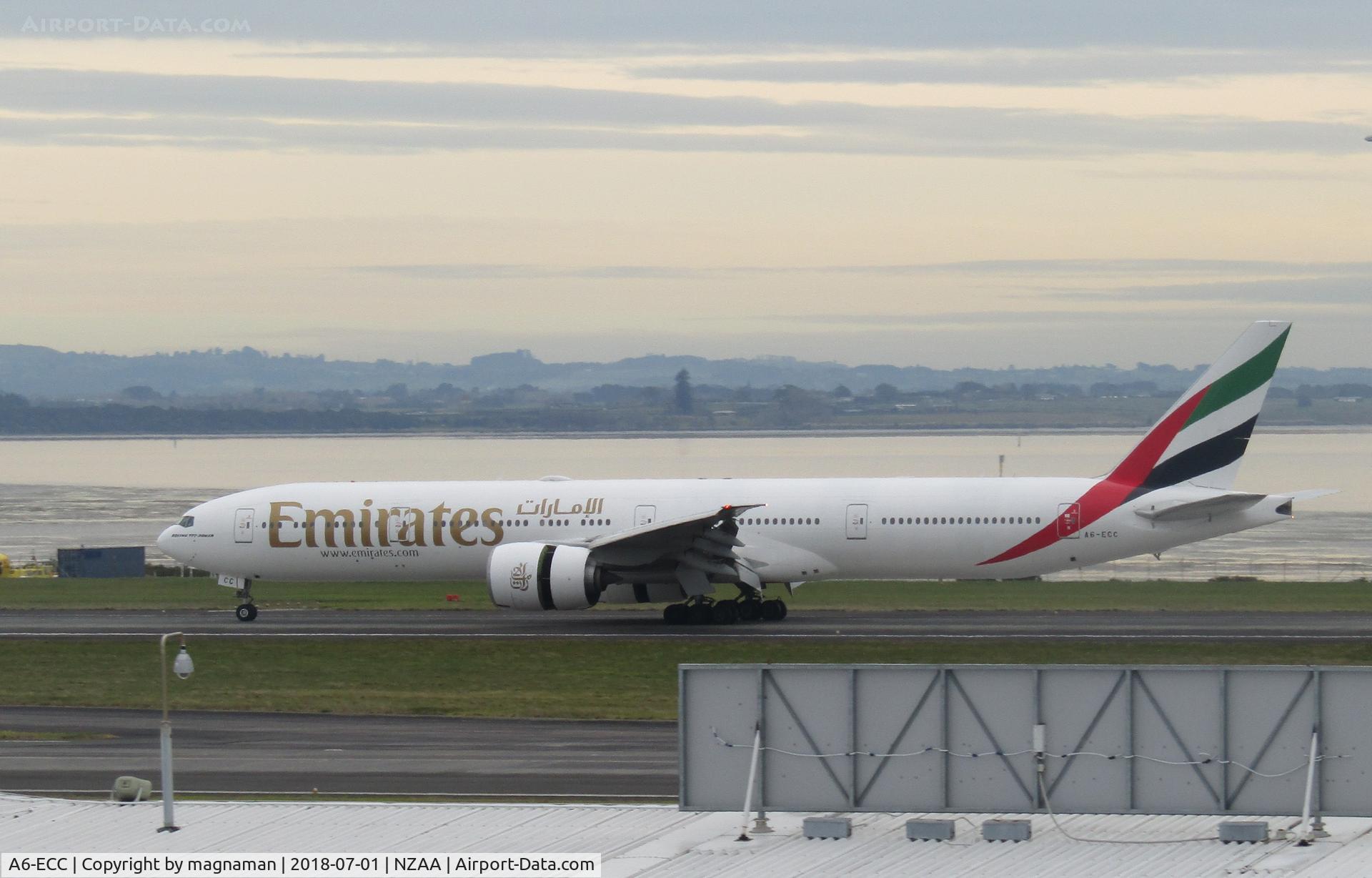 A6-ECC, 2007 Boeing 777-36N/ER C/N 33865, landing at AKL