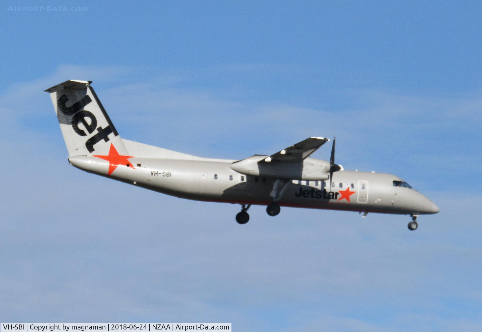 VH-SBI, 2004 De Havilland Canada DHC-8-315Q Dash 8 C/N 605, short finals