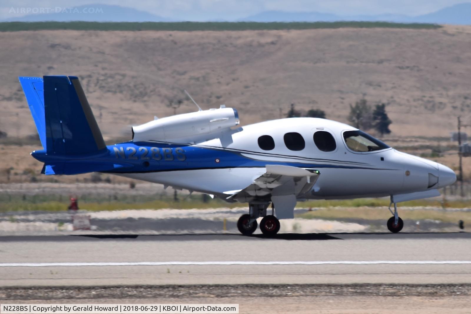 N228BS, 2018 Cirrus SF50 Vision C/N 0040, landing roll out on RWY 28R.