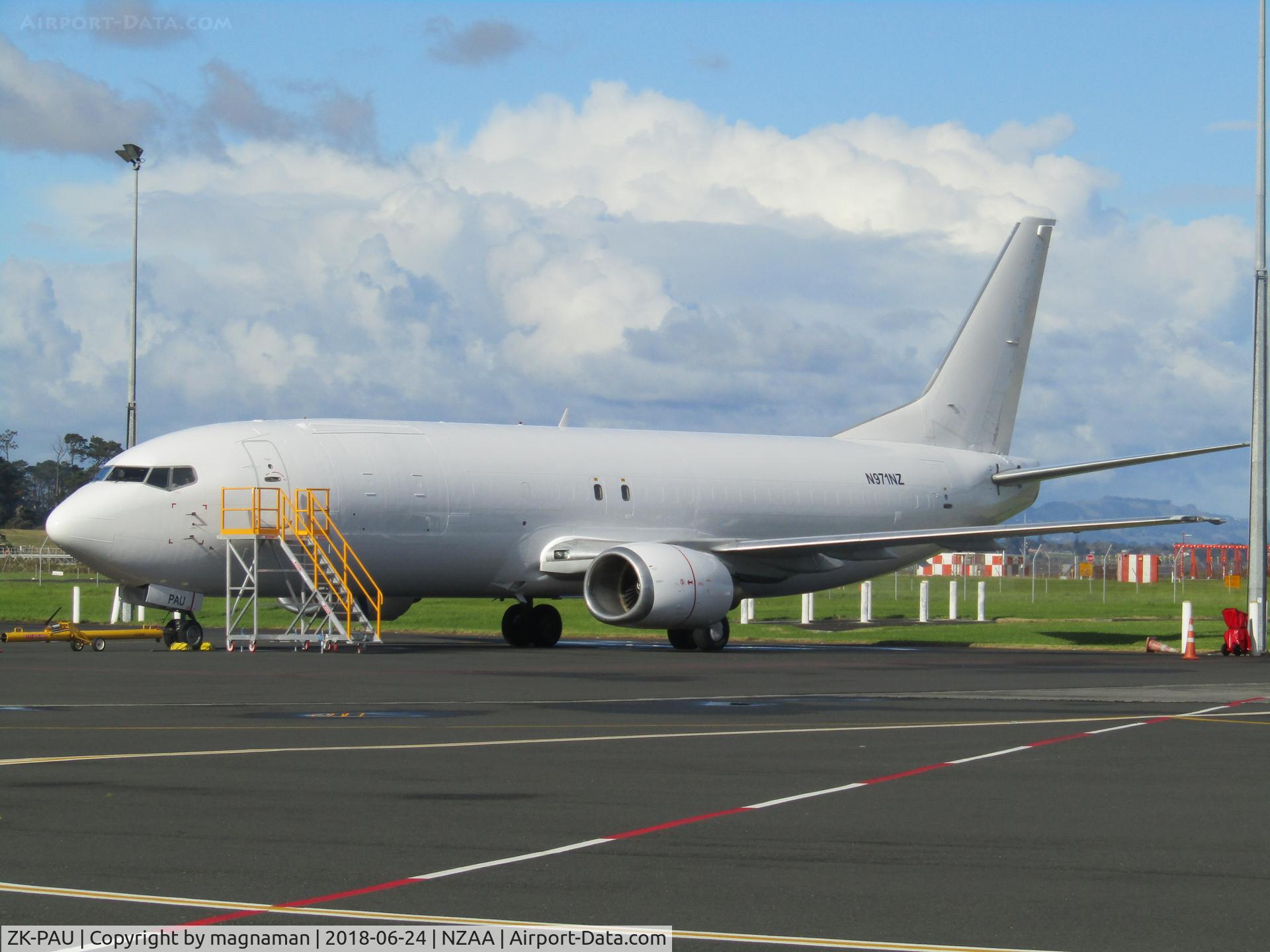 ZK-PAU, 1991 Boeing 737-4Q8/F C/N 25371, ex N971NZ already wearing new reggie a few days before actual registration (see nose wheel)