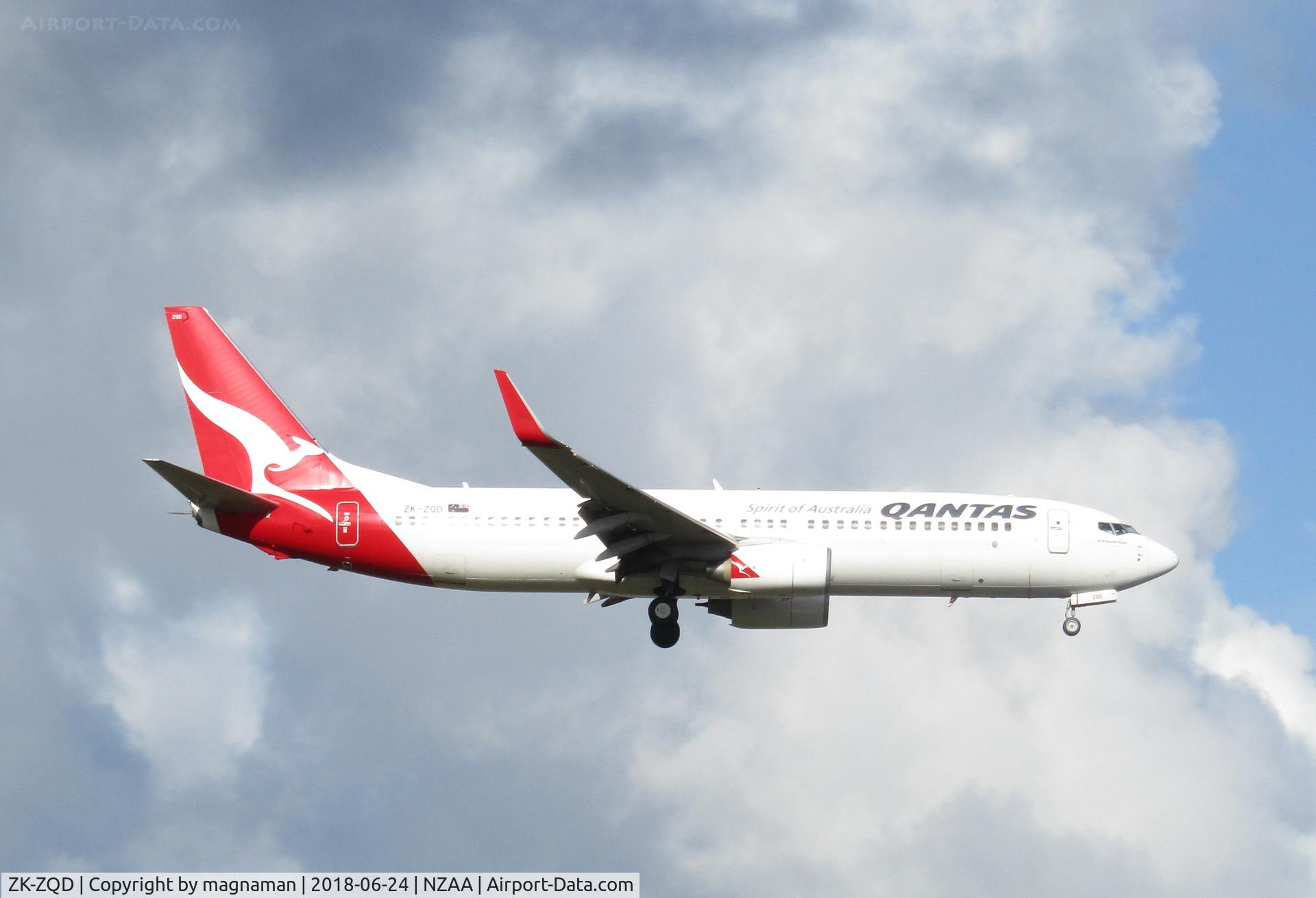 ZK-ZQD, 2011 Boeing 737-838 C/N 34203, landing at AKL