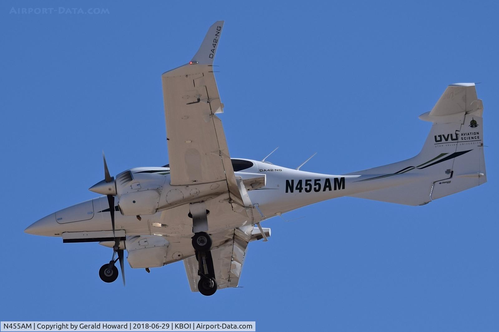 N455AM, 2008 Diamond DA-42 Twin Star C/N 42.AC119, Landing RWY 28L.