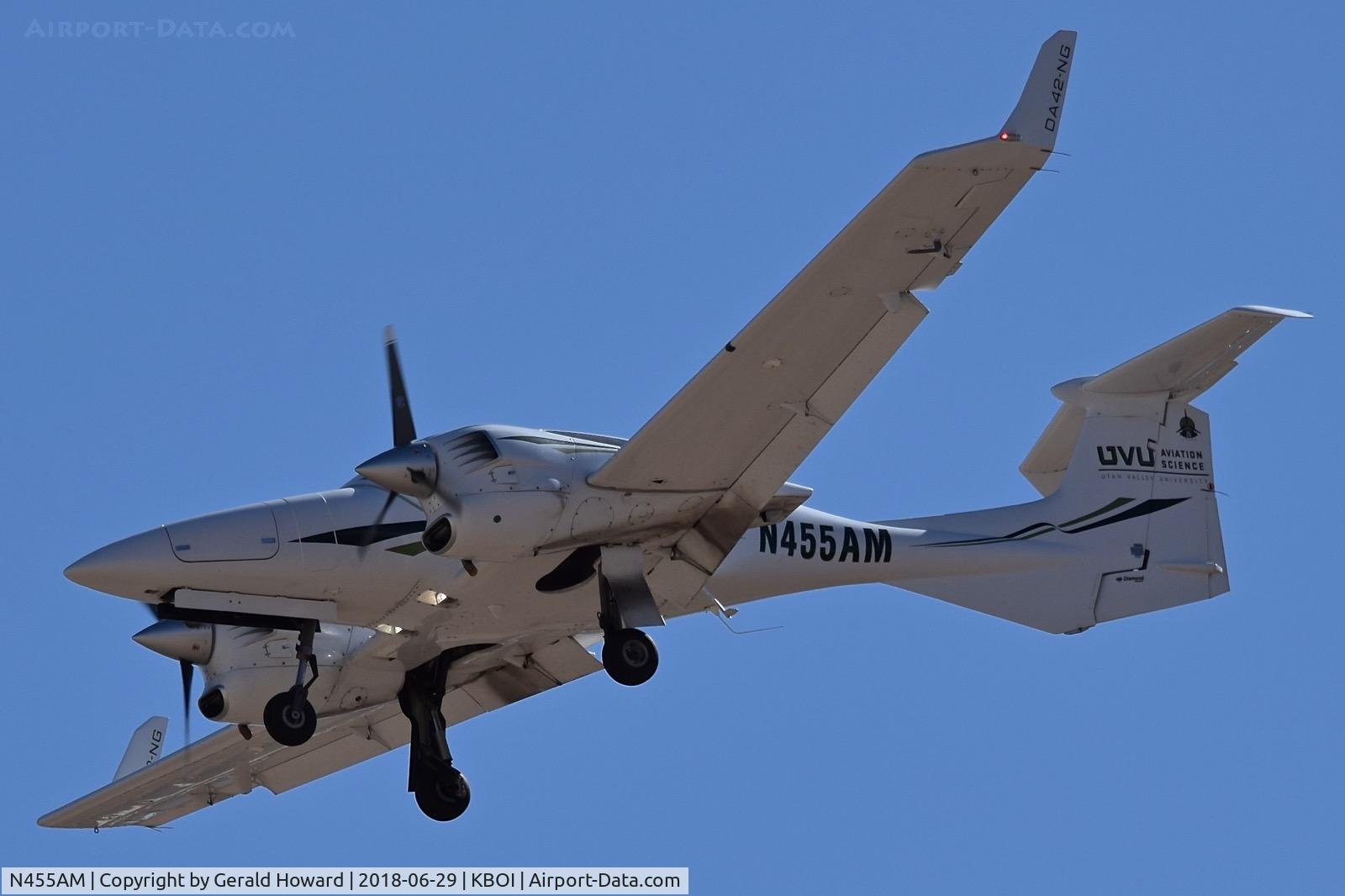 N455AM, 2008 Diamond DA-42 Twin Star C/N 42.AC119, Landing RWY 28L.
