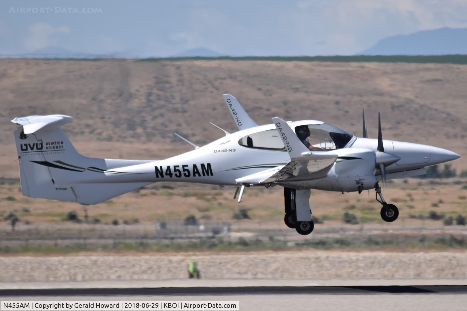 N455AM, 2008 Diamond DA-42 Twin Star C/N 42.AC119, Take off run from RWY 28R.