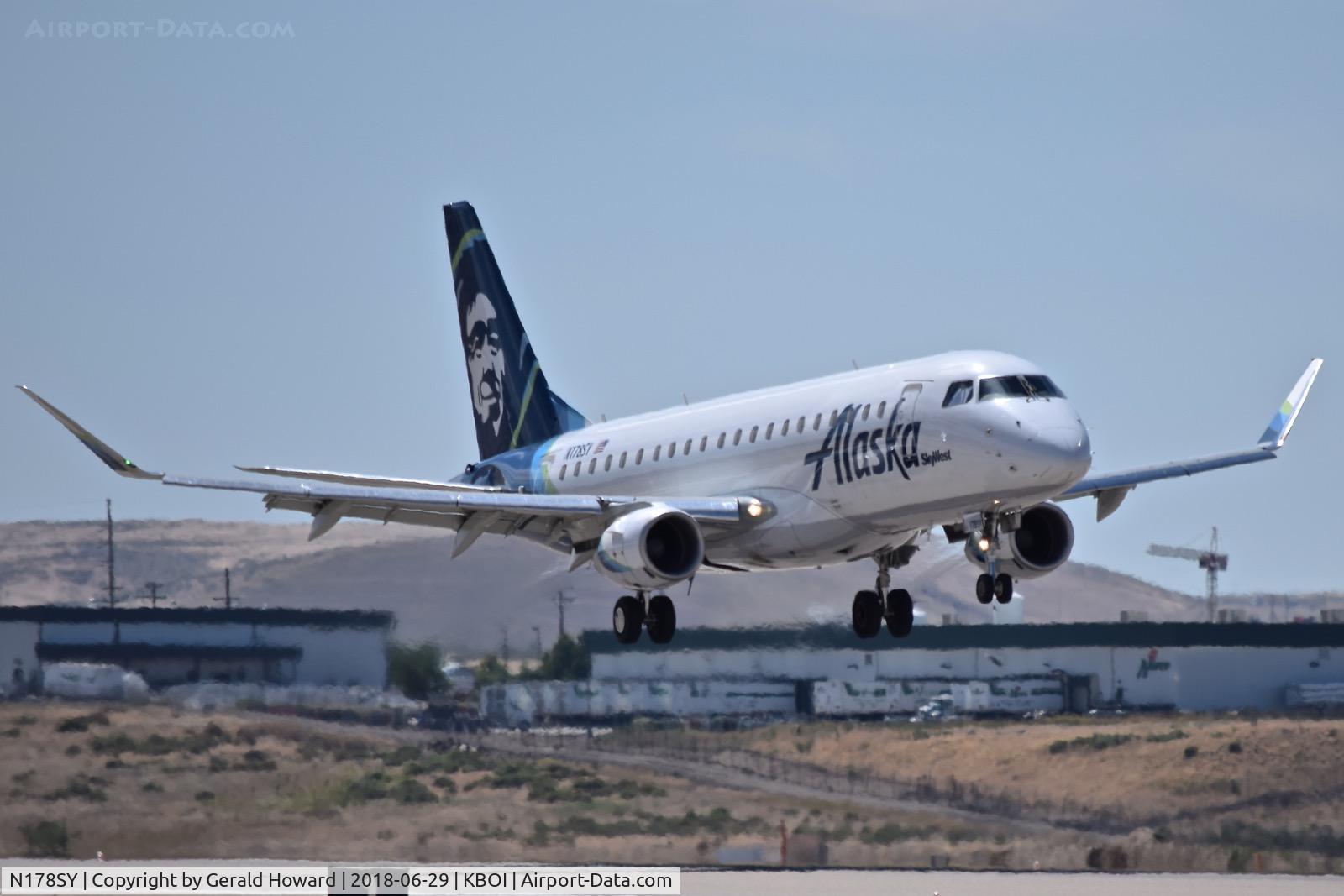 N178SY, 2016 Embraer 175LR (ERJ-170-200LR) C/N 17000555, Landing approach to RWY 28R.