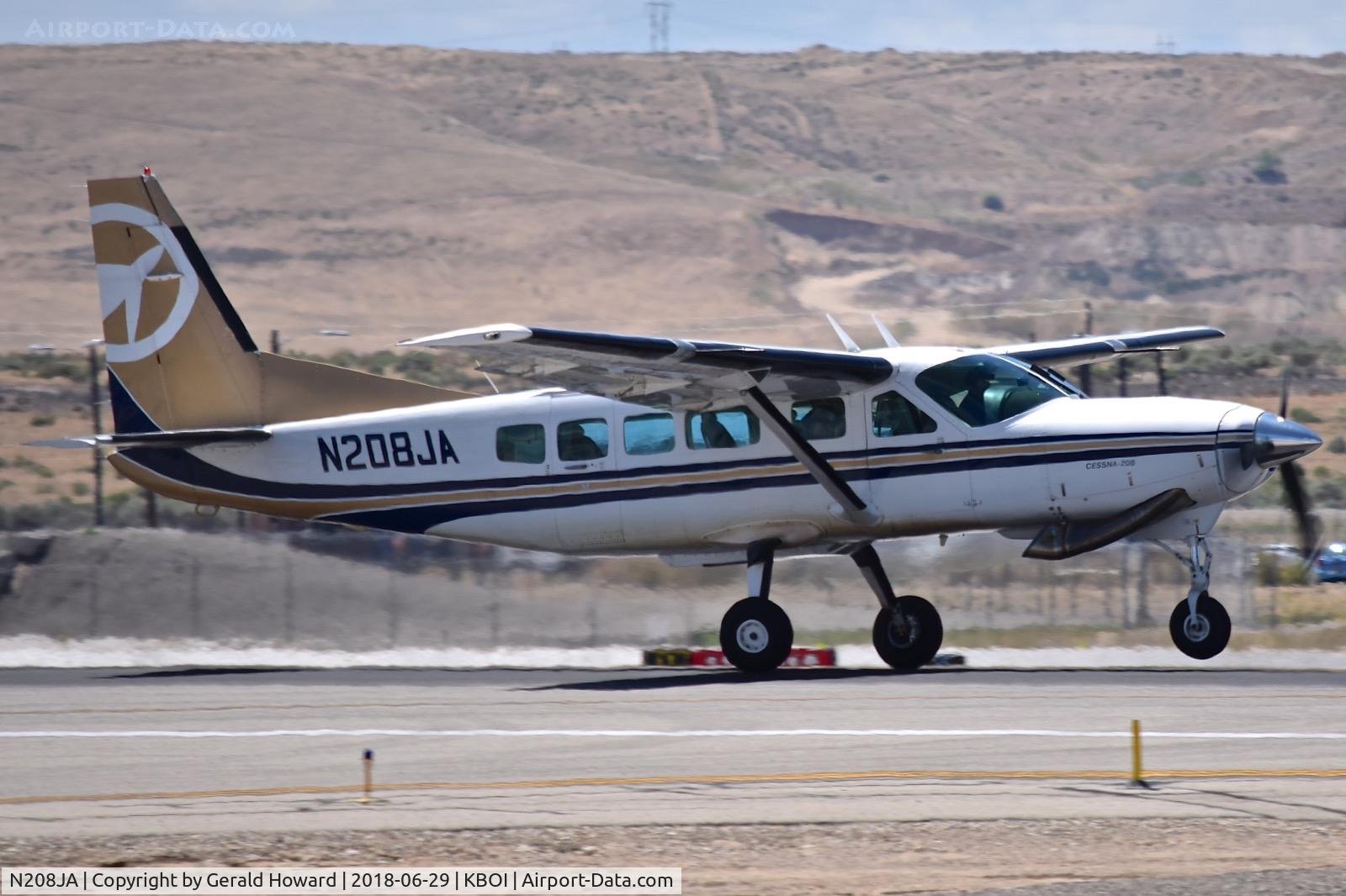 N208JA, 1978 Cessna 152 C/N 15282475, Take off run on RWY 28R. Cessna 208B, s/n 208B2174.