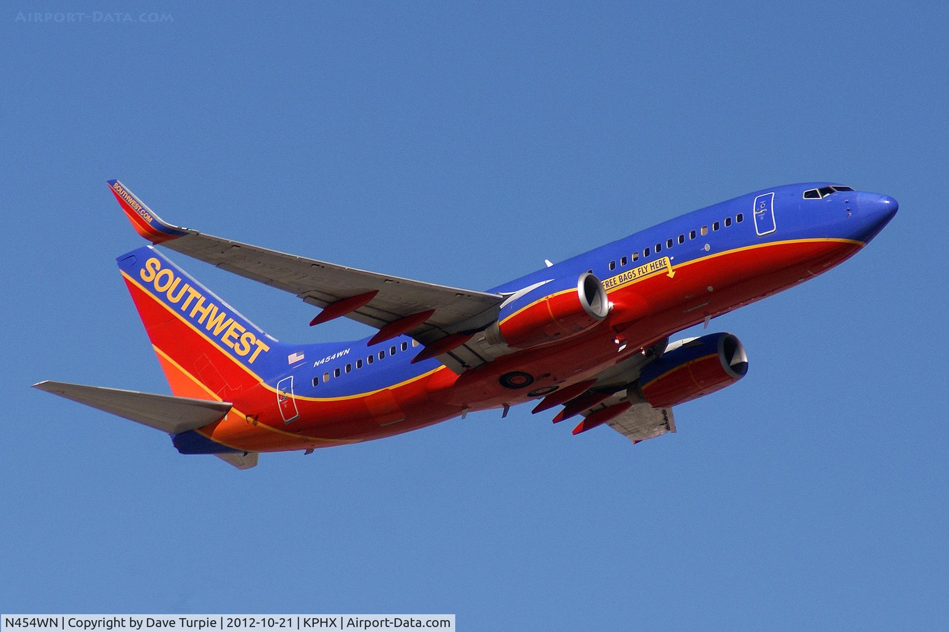 N454WN, 2004 Boeing 737-7H4 C/N 29851, No comment.