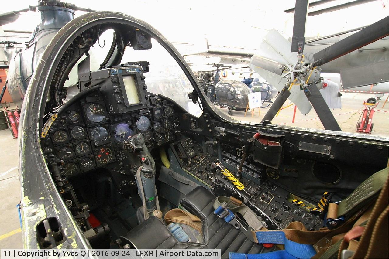 11, Vought F-8P Crusader C/N 1228, Vought F-8P Crusader, Cockpit close up view, Naval Aviation Museum, Rochefort-Soubise airport (LFXR)